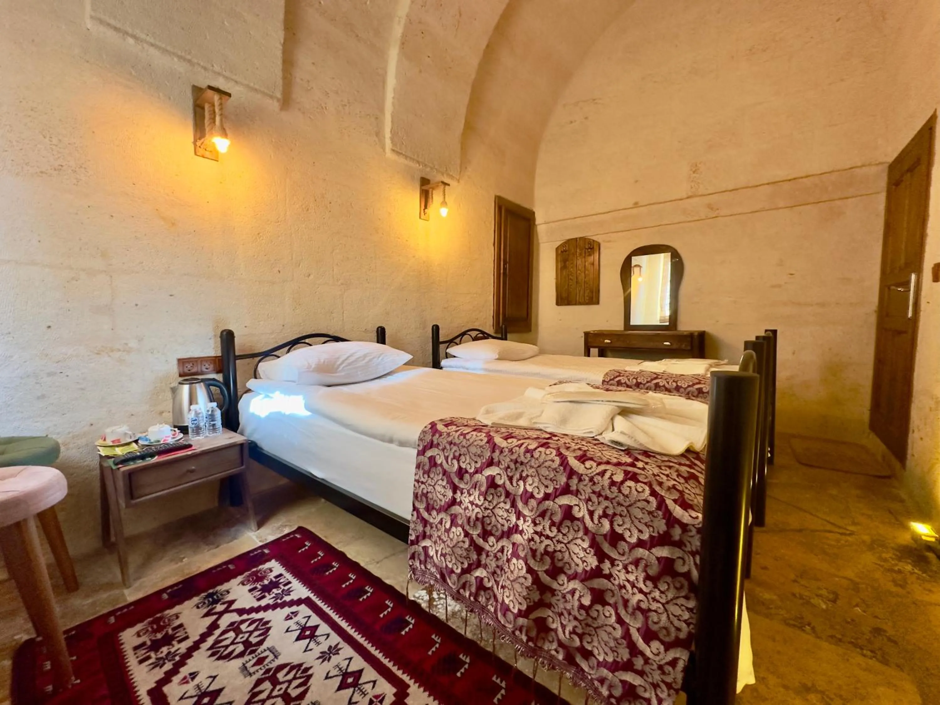 Photo of the whole room, Bed in Cappadocia Balloon House