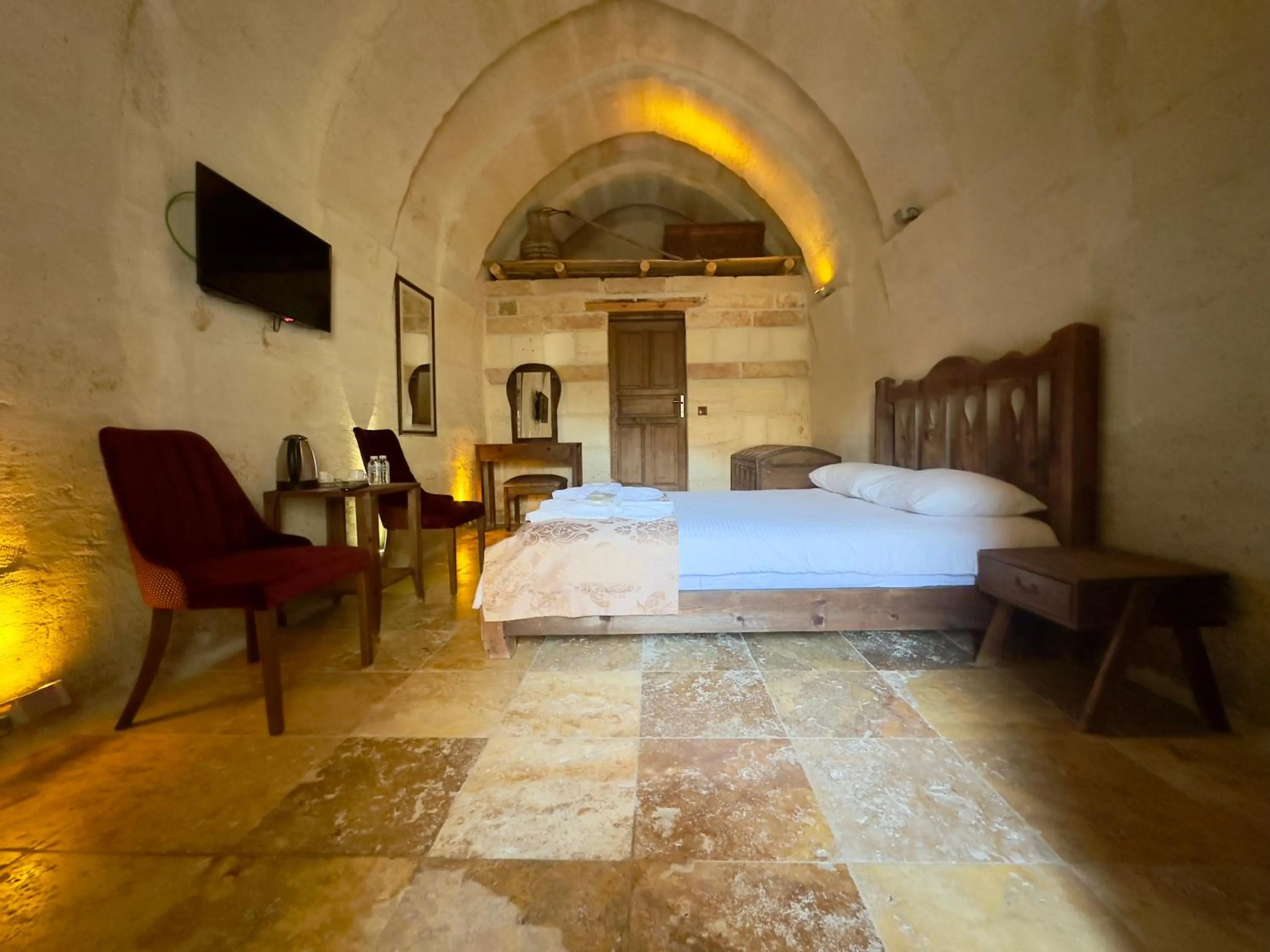 Photo of the whole room, Bed in Cappadocia Balloon House