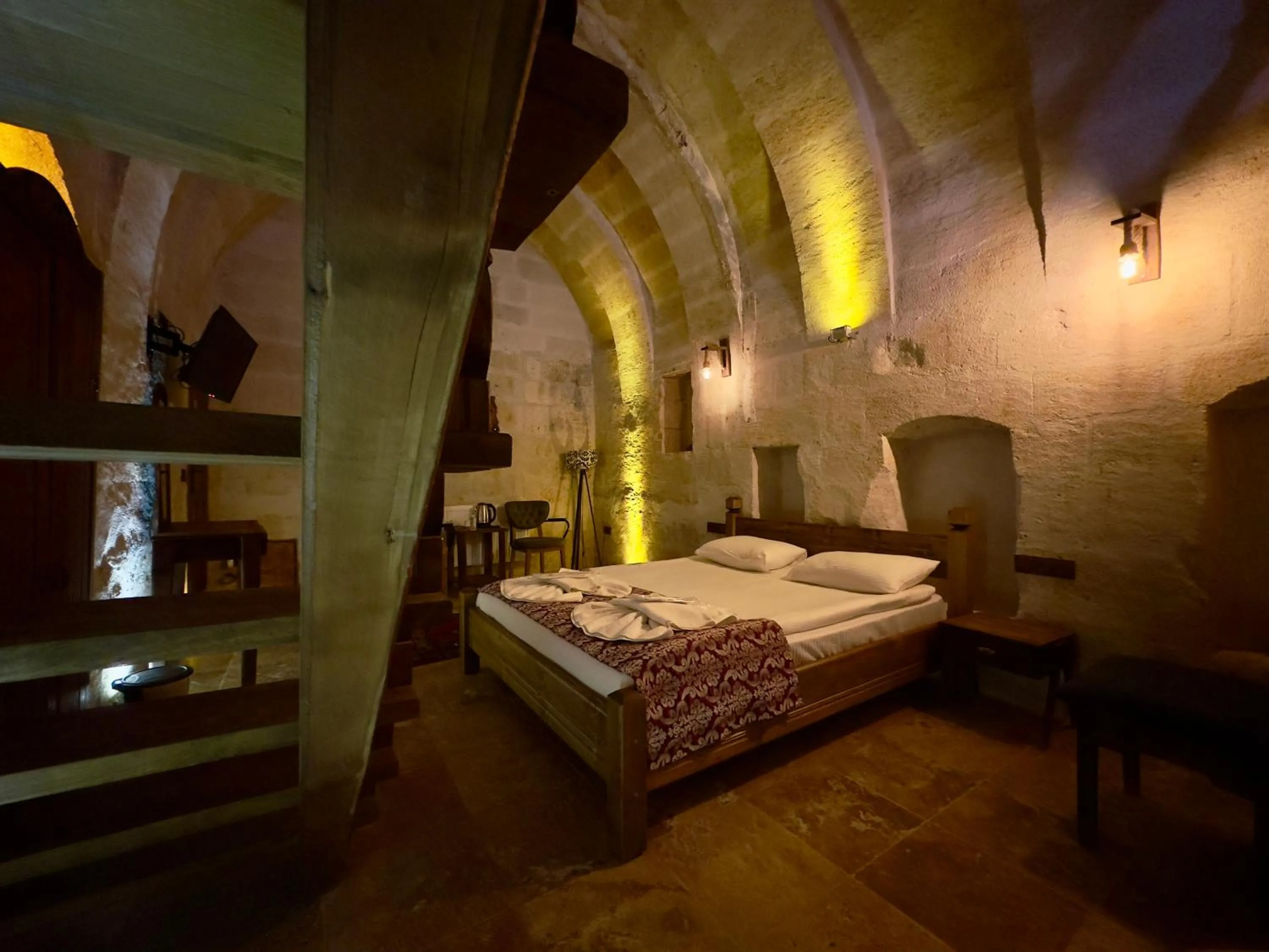 Photo of the whole room, Bed in Cappadocia Balloon Boutique