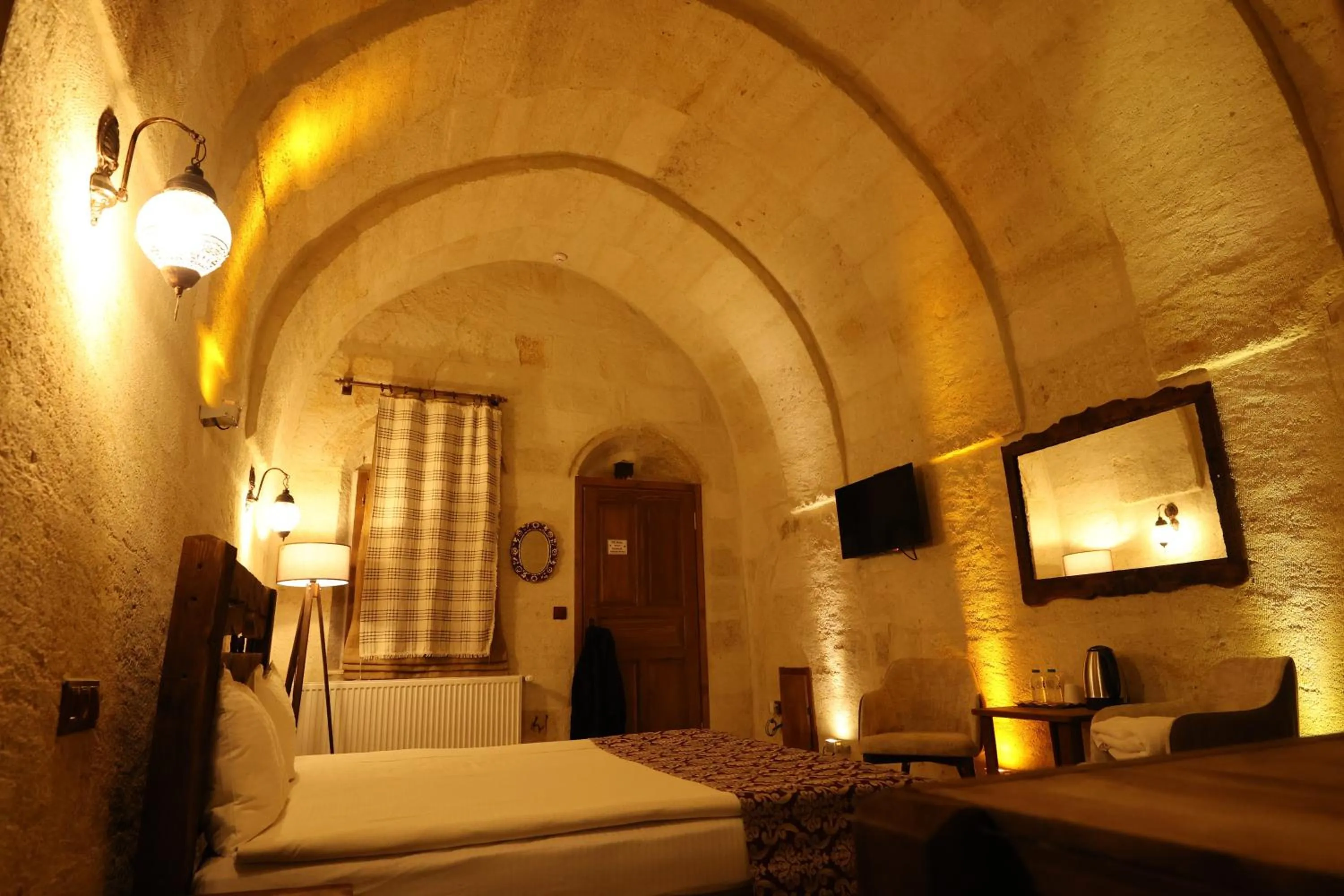 Photo of the whole room, Bed in Cappadocia Balloon House