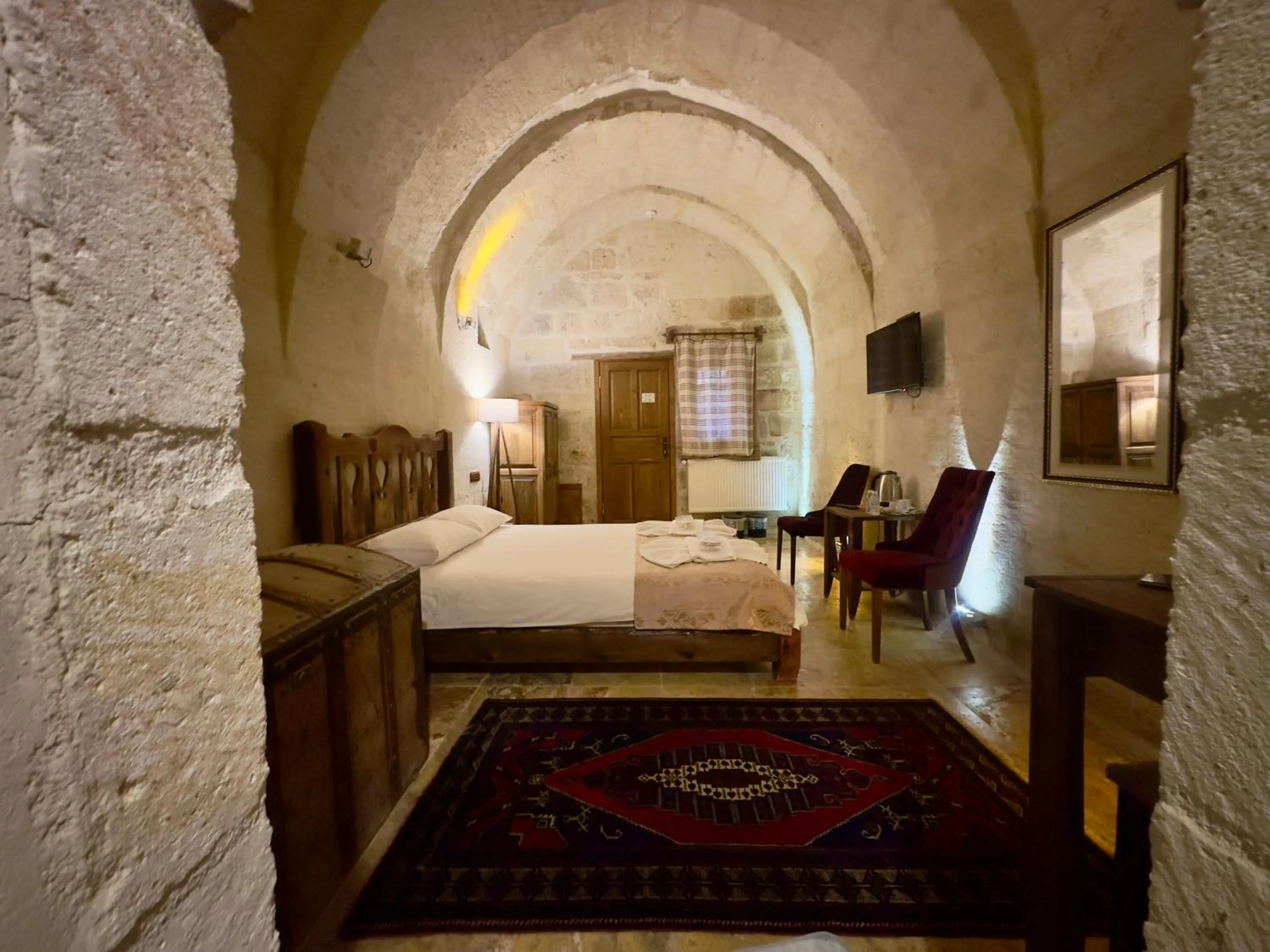 Photo of the whole room, Bed in Cappadocia Balloon House