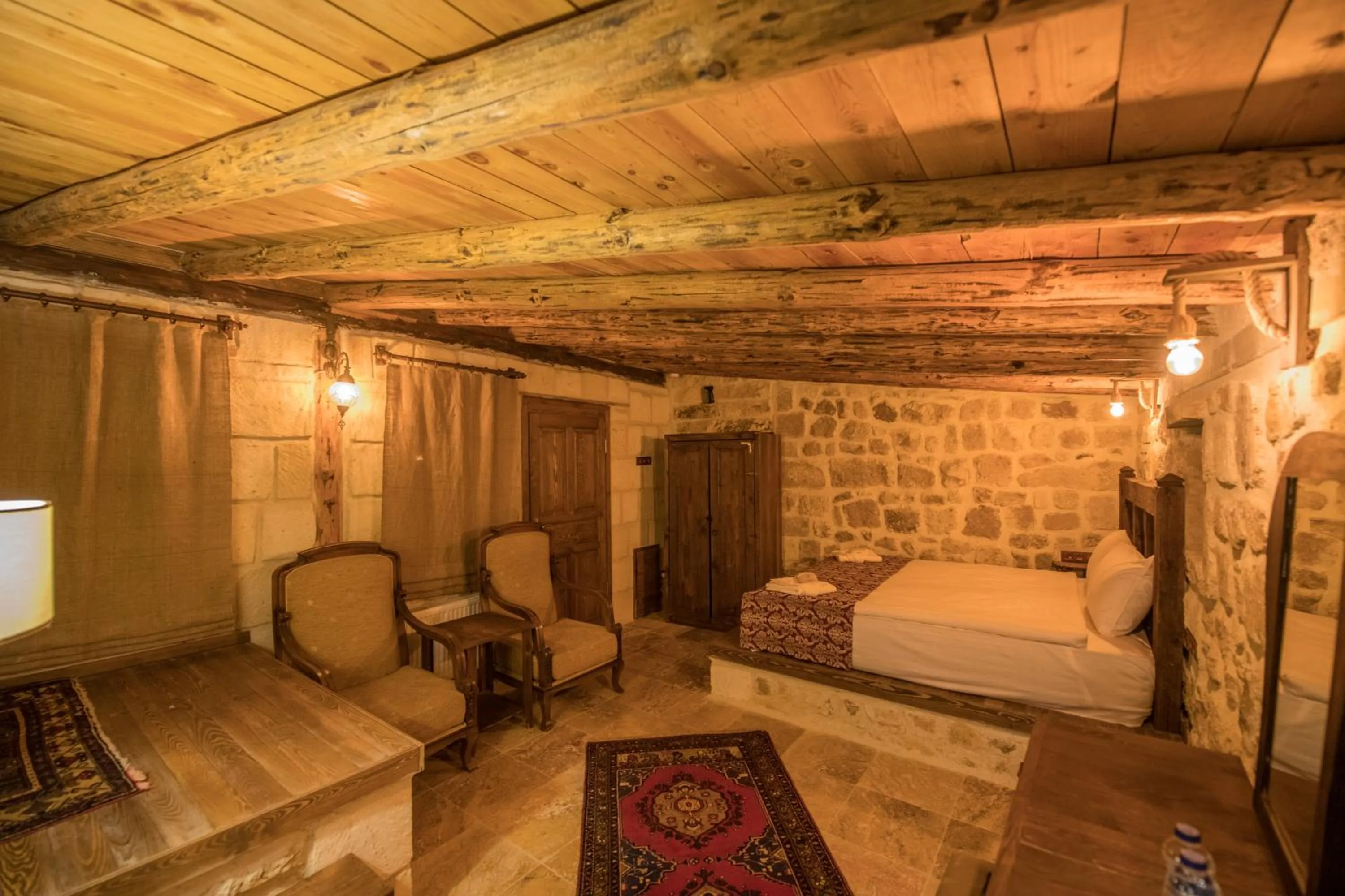 Photo of the whole room, Bed in Cappadocia Balloon House