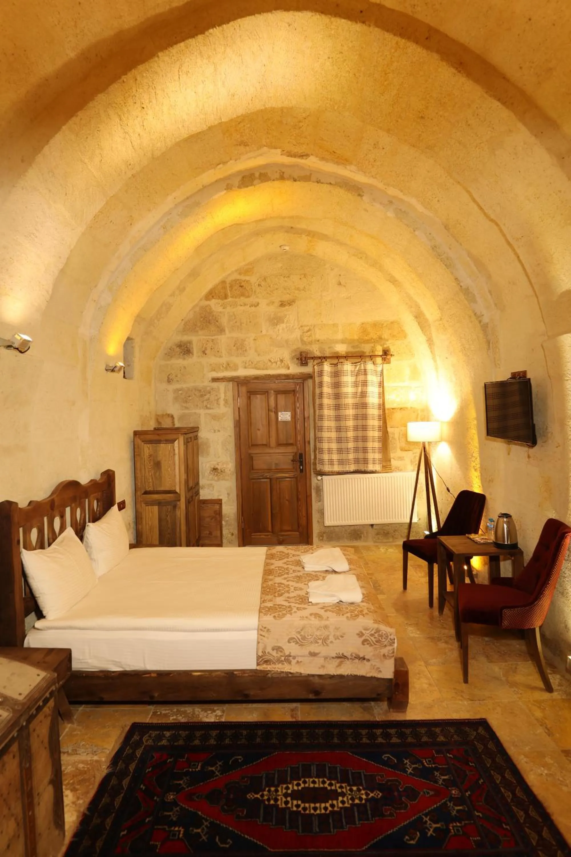 Photo of the whole room, Bed in Cappadocia Balloon House