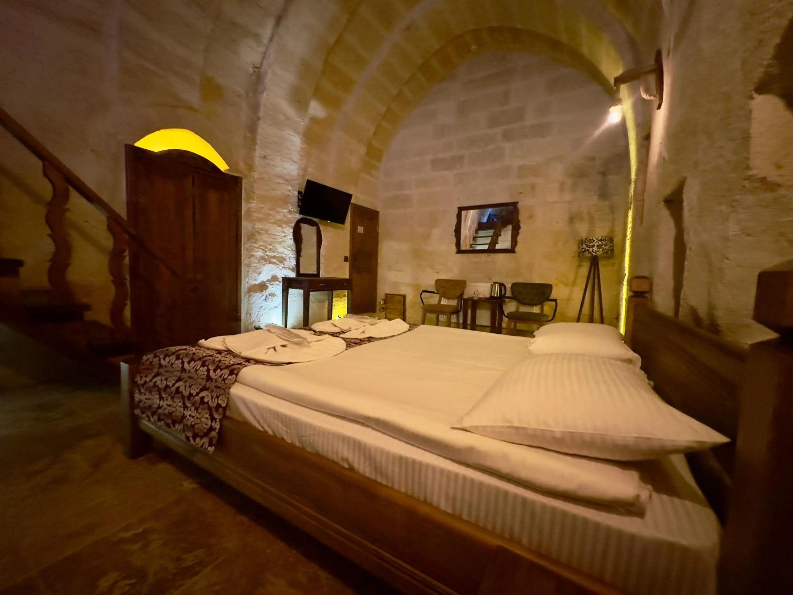 Photo of the whole room, Bed in Cappadocia Balloon Boutique