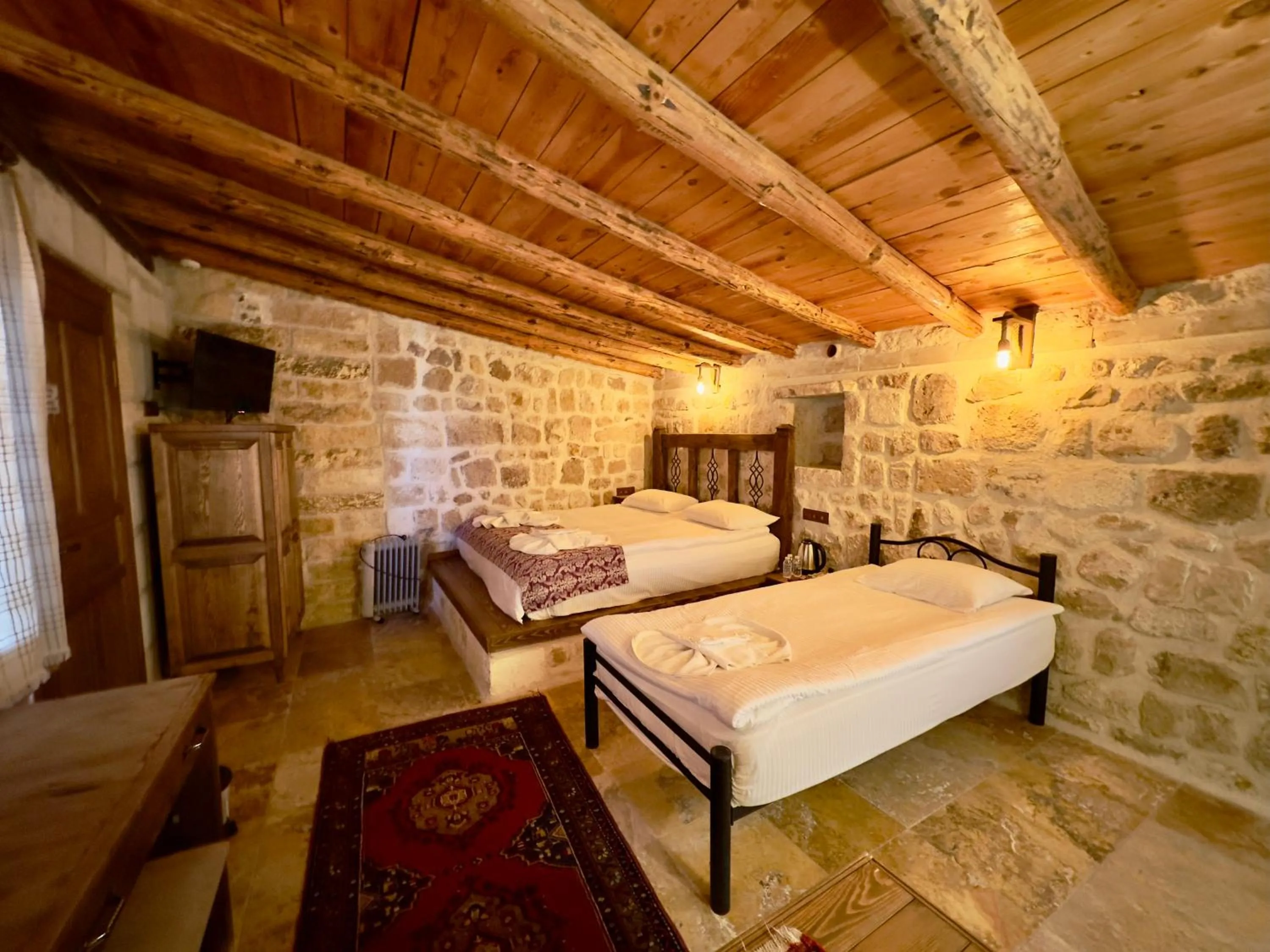 Photo of the whole room, Bed in Cappadocia Balloon House