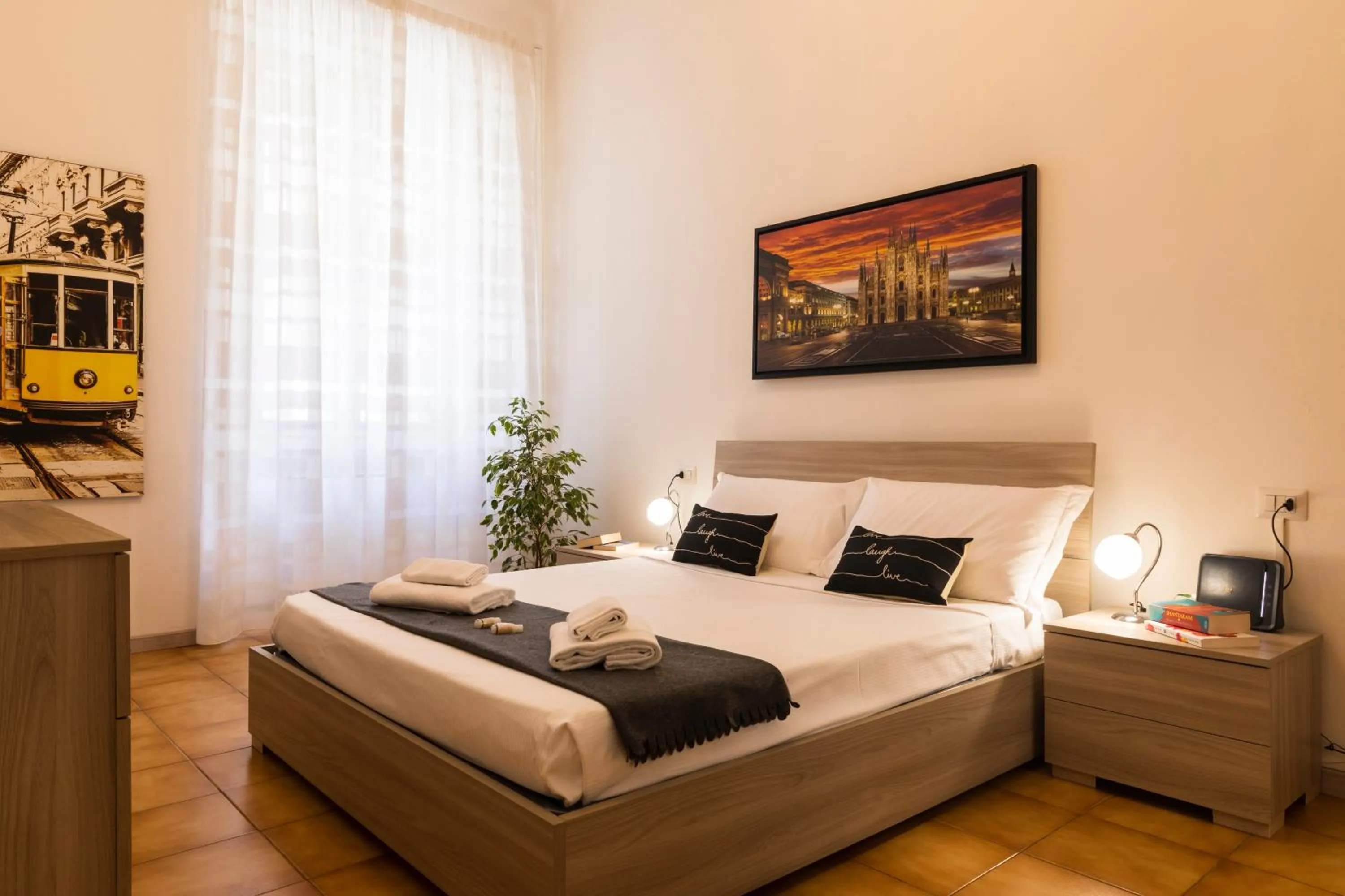 Property building, Bed in Casa Zara - Metro Lines