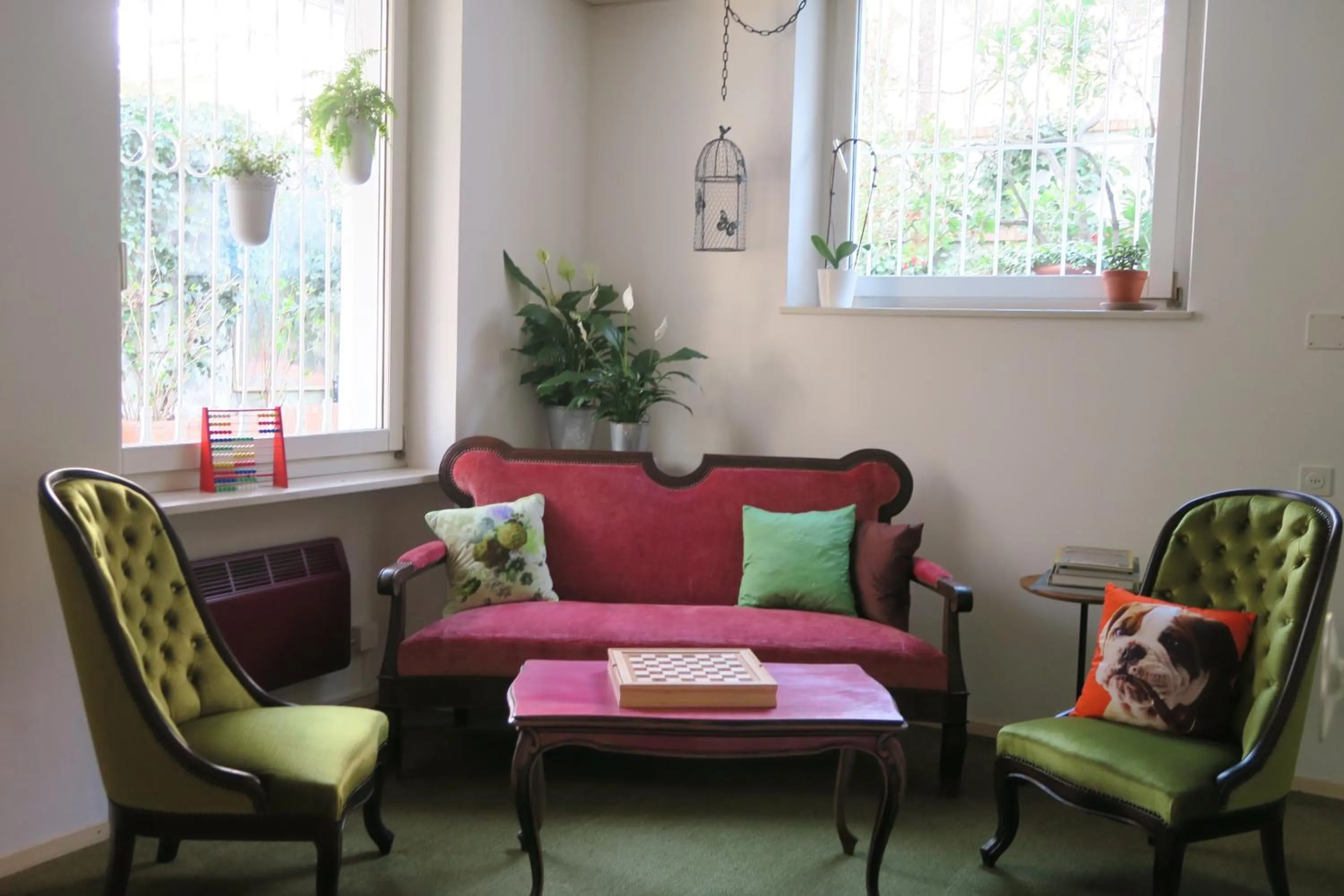 Communal lounge/ TV room in Piccolo Hotel