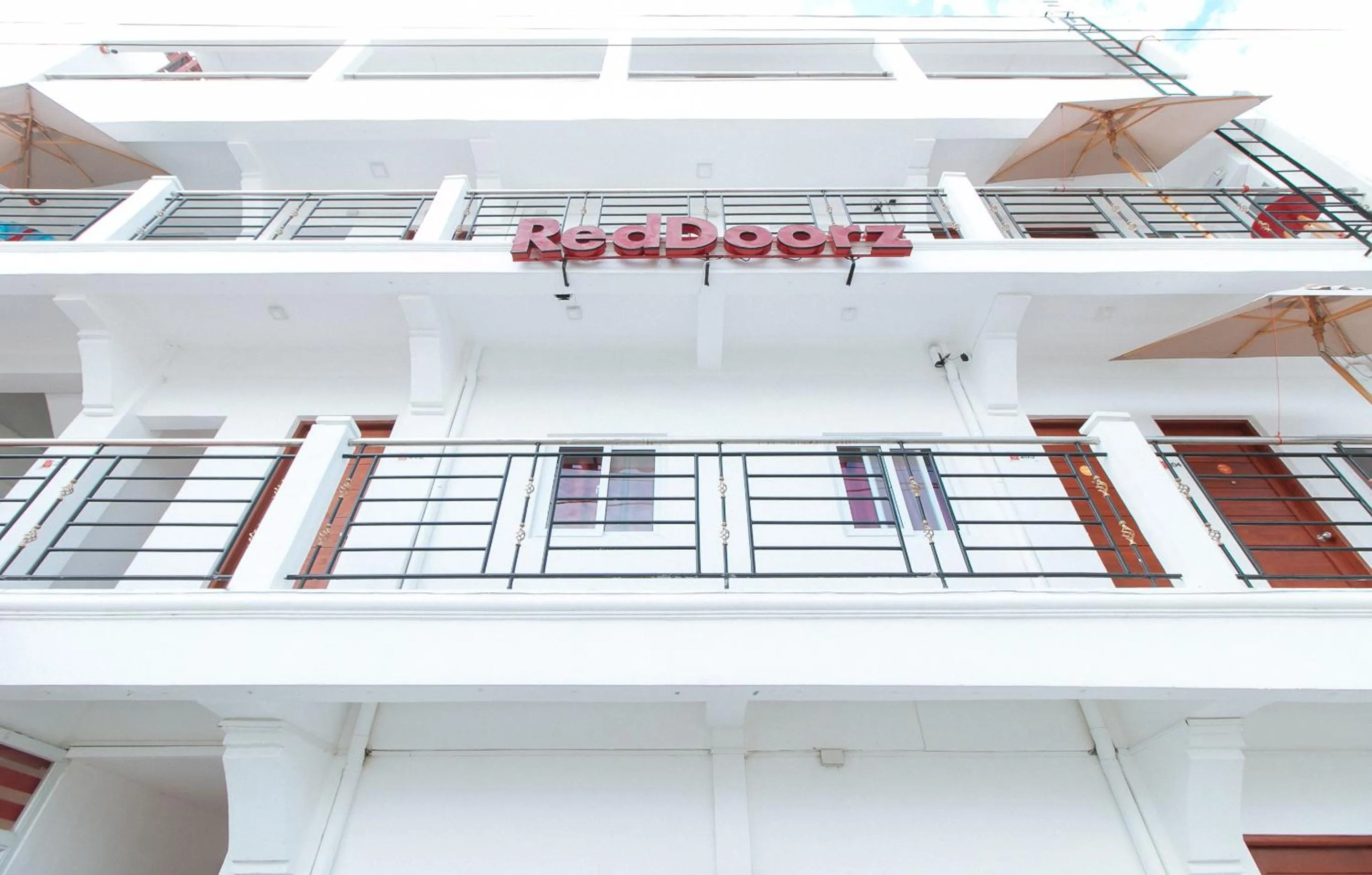 Property building in RedDoorz near Mercado del Lago