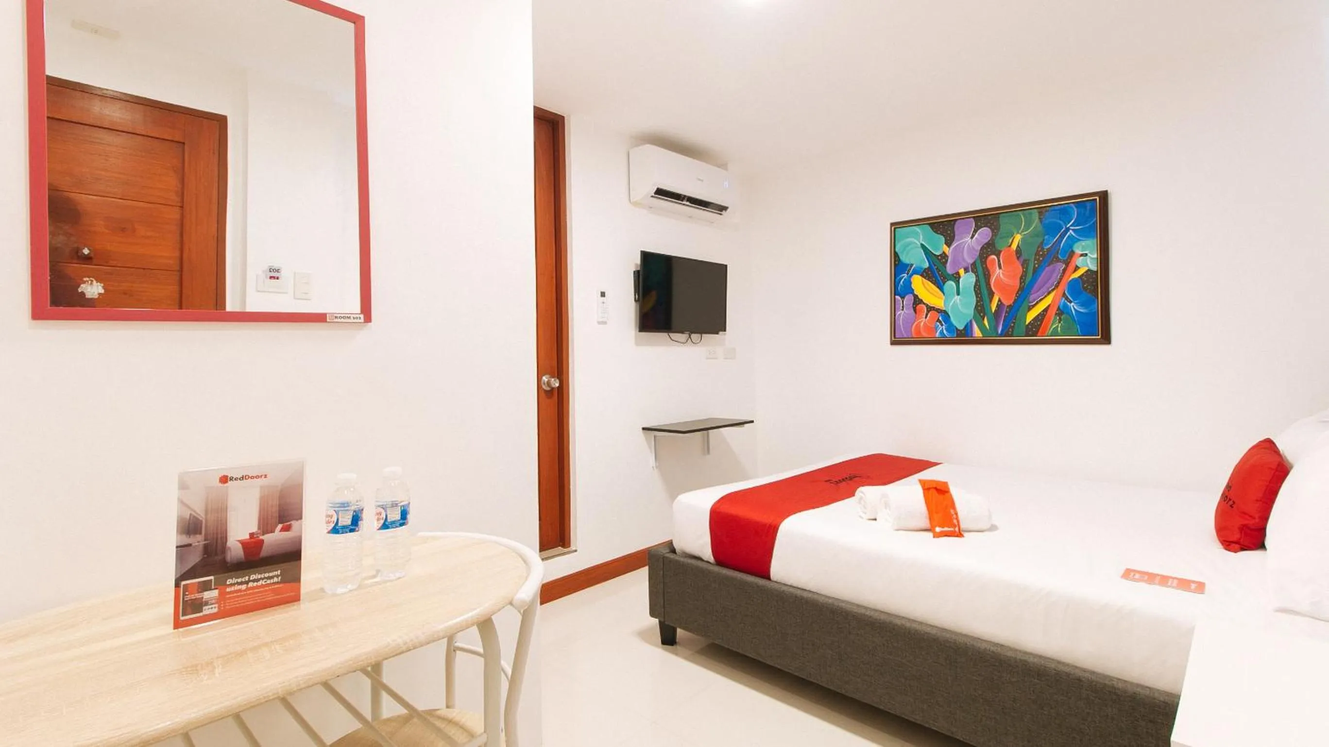 Bed in RedDoorz near Mercado del Lago