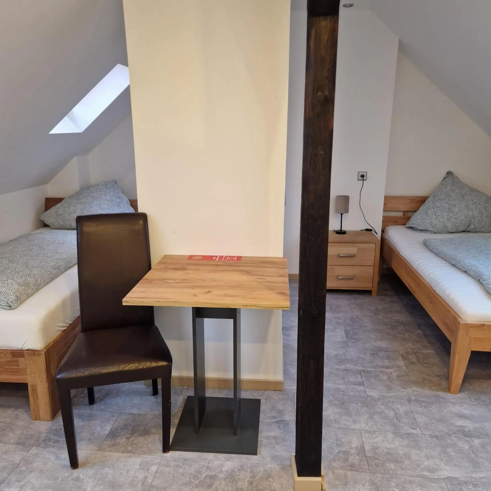 Bed in Balthasar Neumann Speiserei & Gästehaus - Zentrum Brühl -E-Ladestation, nähe Phantasialand