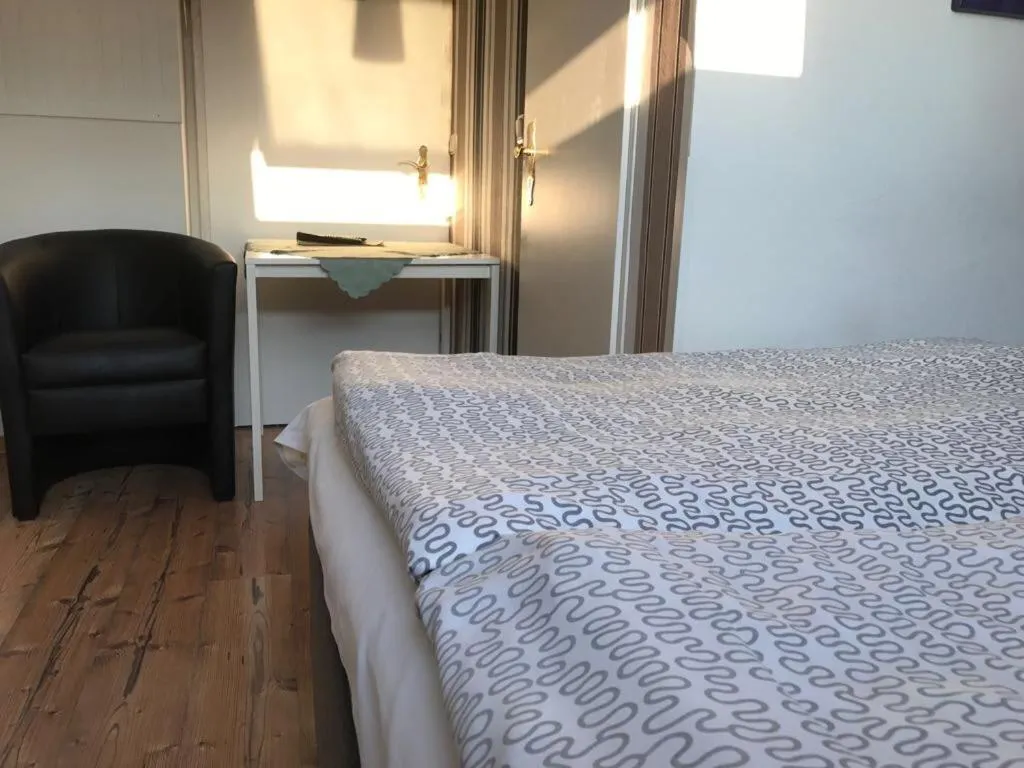 Bed in Balthasar Neumann Speiserei & Gästehaus - Zentrum Brühl -E-Ladestation, nähe Phantasialand