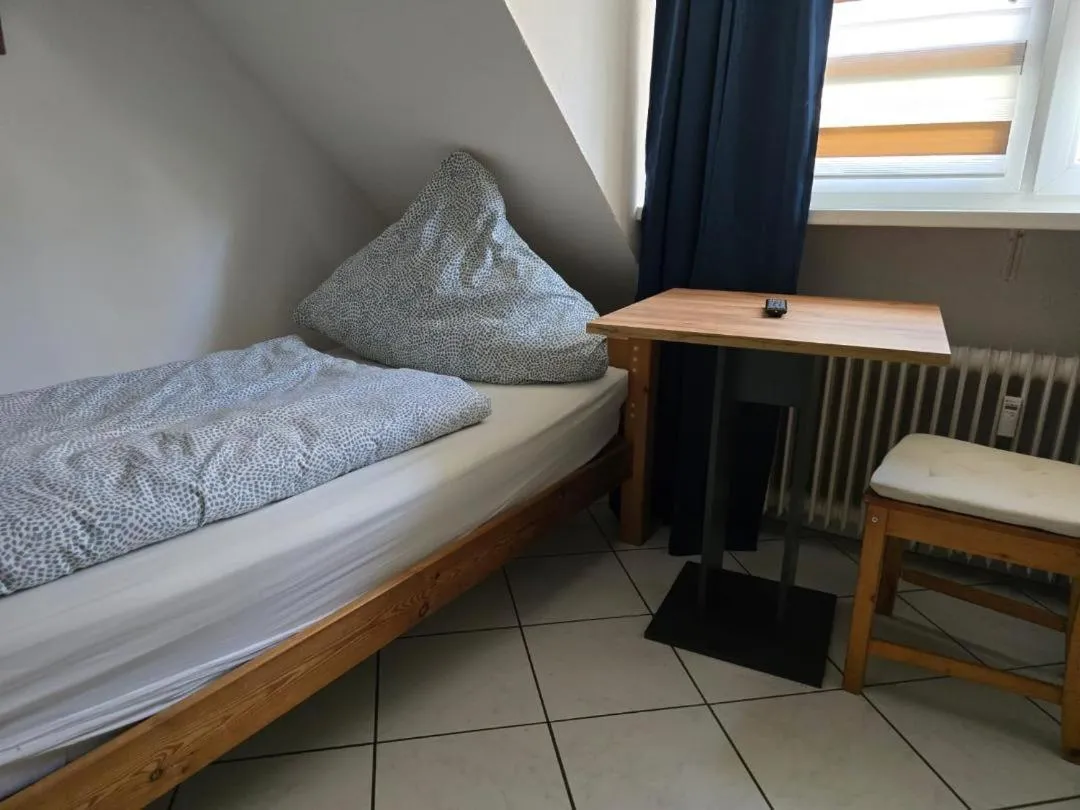 Bed in Balthasar Neumann Speiserei & Gästehaus - Zentrum Brühl -E-Ladestation, nähe Phantasialand