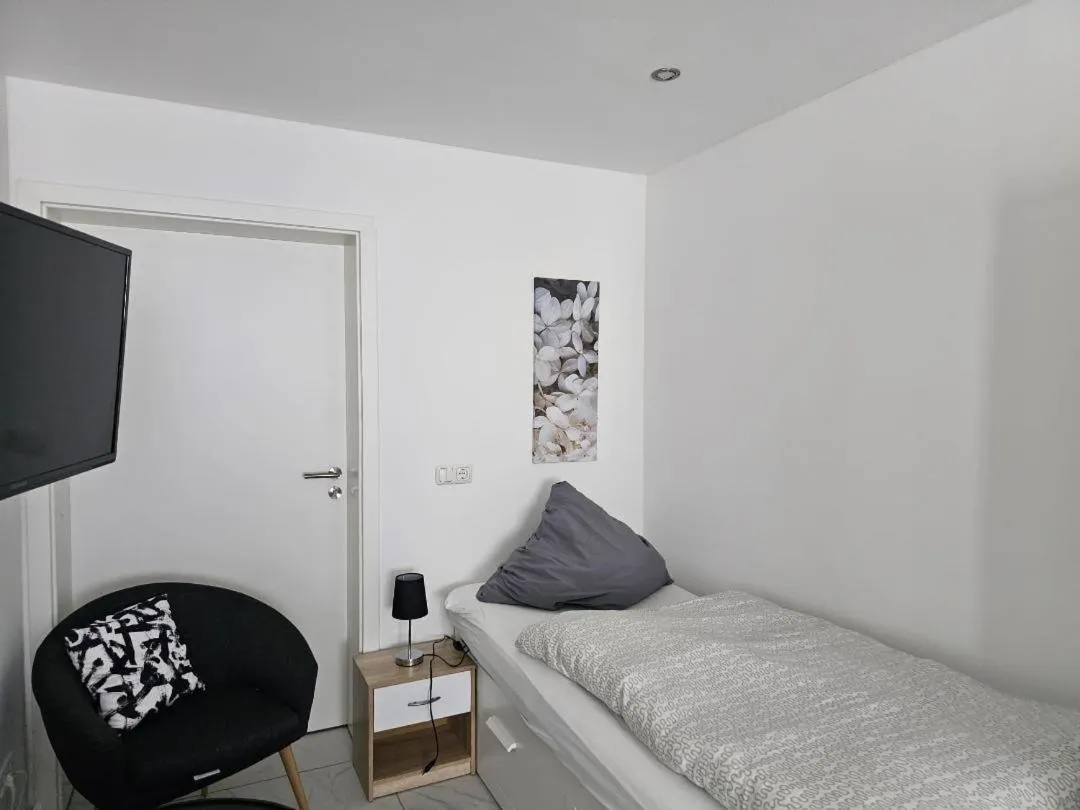 Bed in Balthasar Neumann Speiserei & Gästehaus - Zentrum Brühl -E-Ladestation, nähe Phantasialand