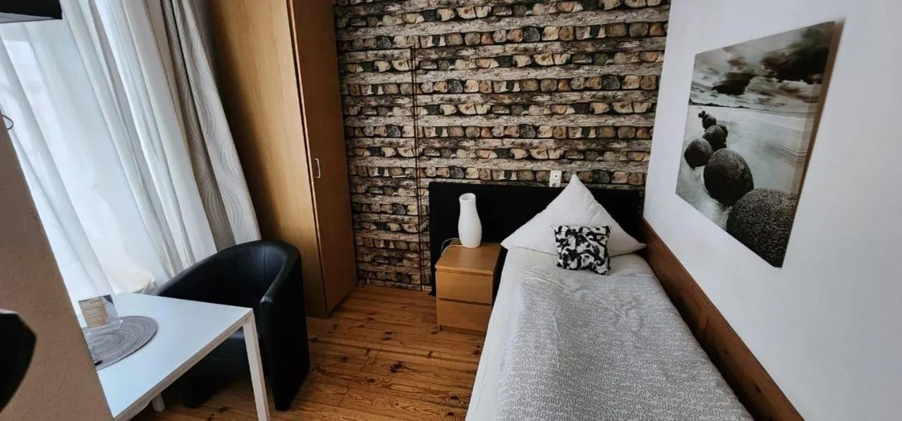 Bed in Balthasar Neumann Speiserei & Gästehaus - Zentrum Brühl -E-Ladestation, nähe Phantasialand