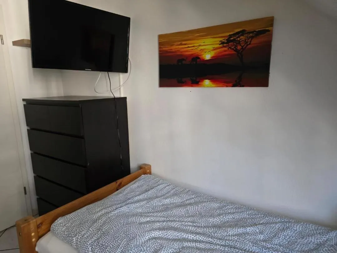 Bed in Balthasar Neumann Speiserei & Gästehaus - Zentrum Brühl -E-Ladestation, nähe Phantasialand