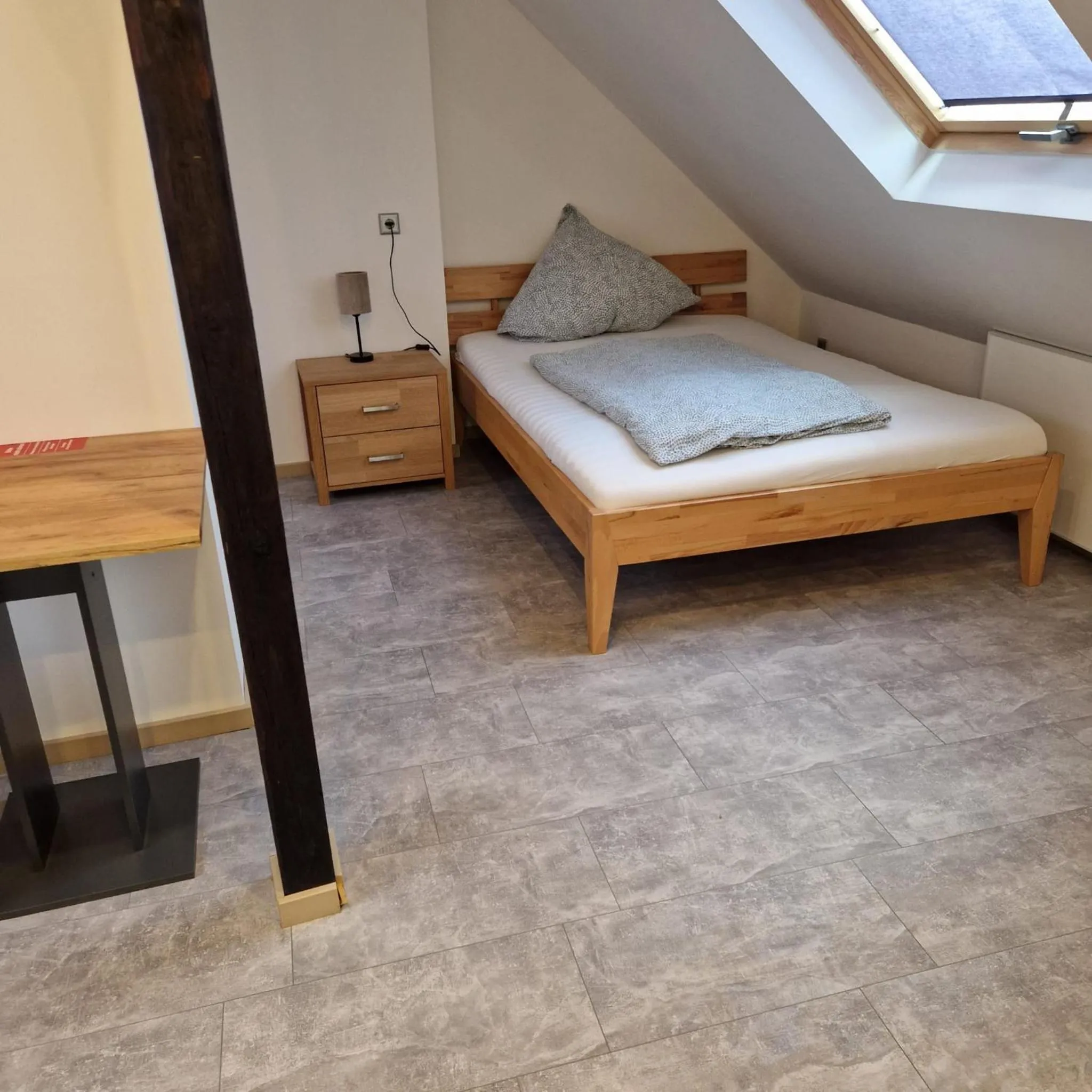 Bed in Balthasar Neumann Speiserei & Gästehaus - Zentrum Brühl -E-Ladestation, nähe Phantasialand