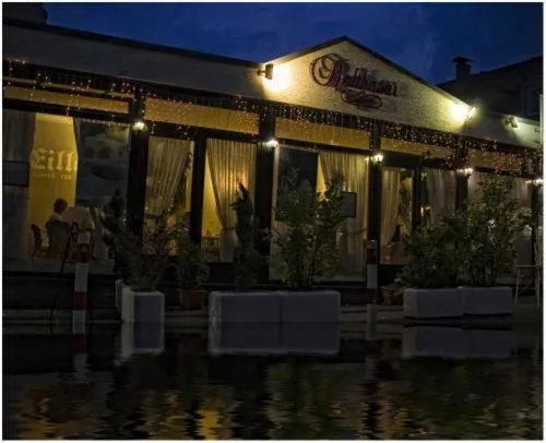 Facade/entrance in Balthasar Neumann Speiserei & Gästehaus - Zentrum Brühl -E-Ladestation, nähe Phantasialand