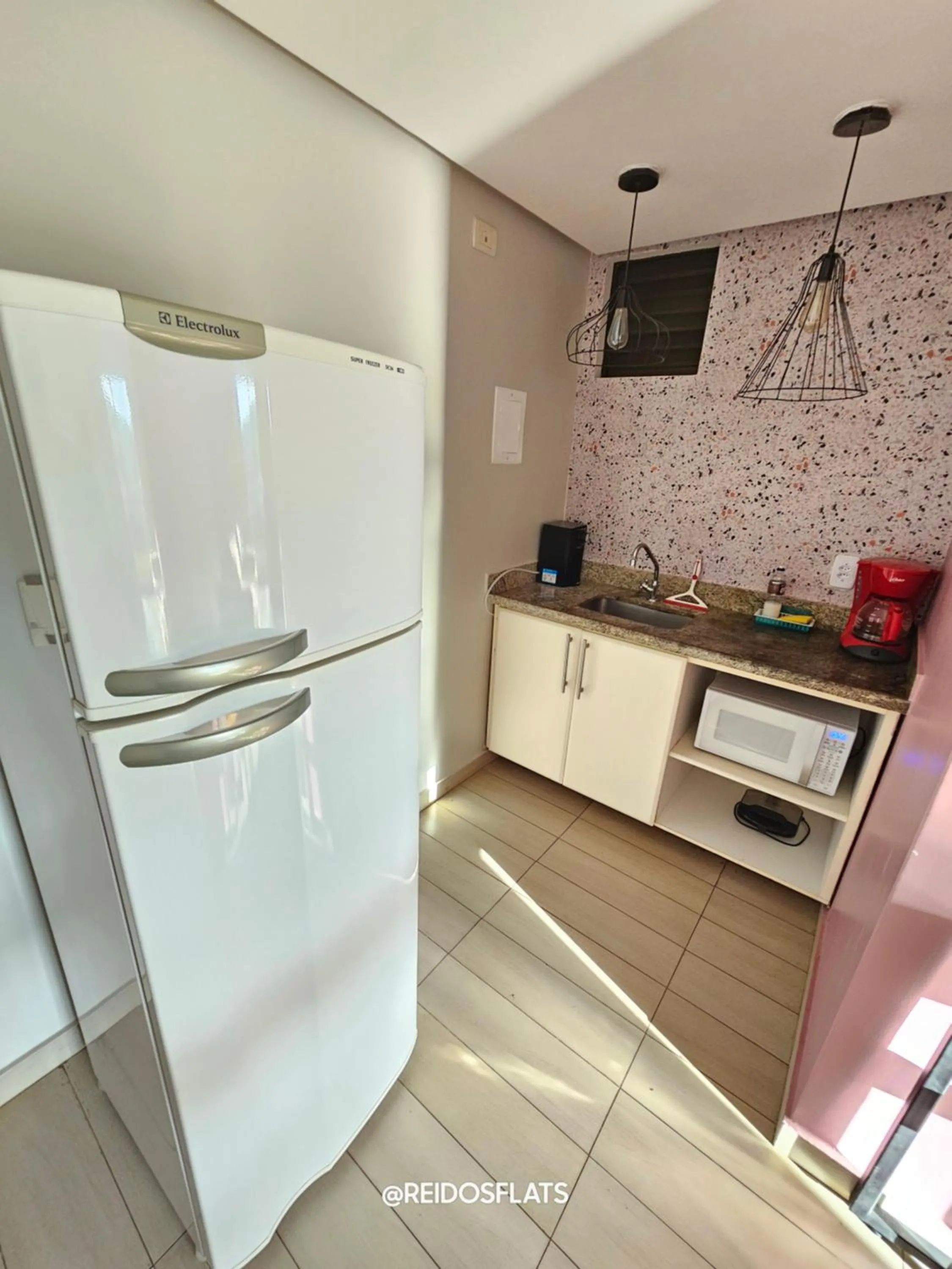 LAKE SIDE - VISTA DO LAGO