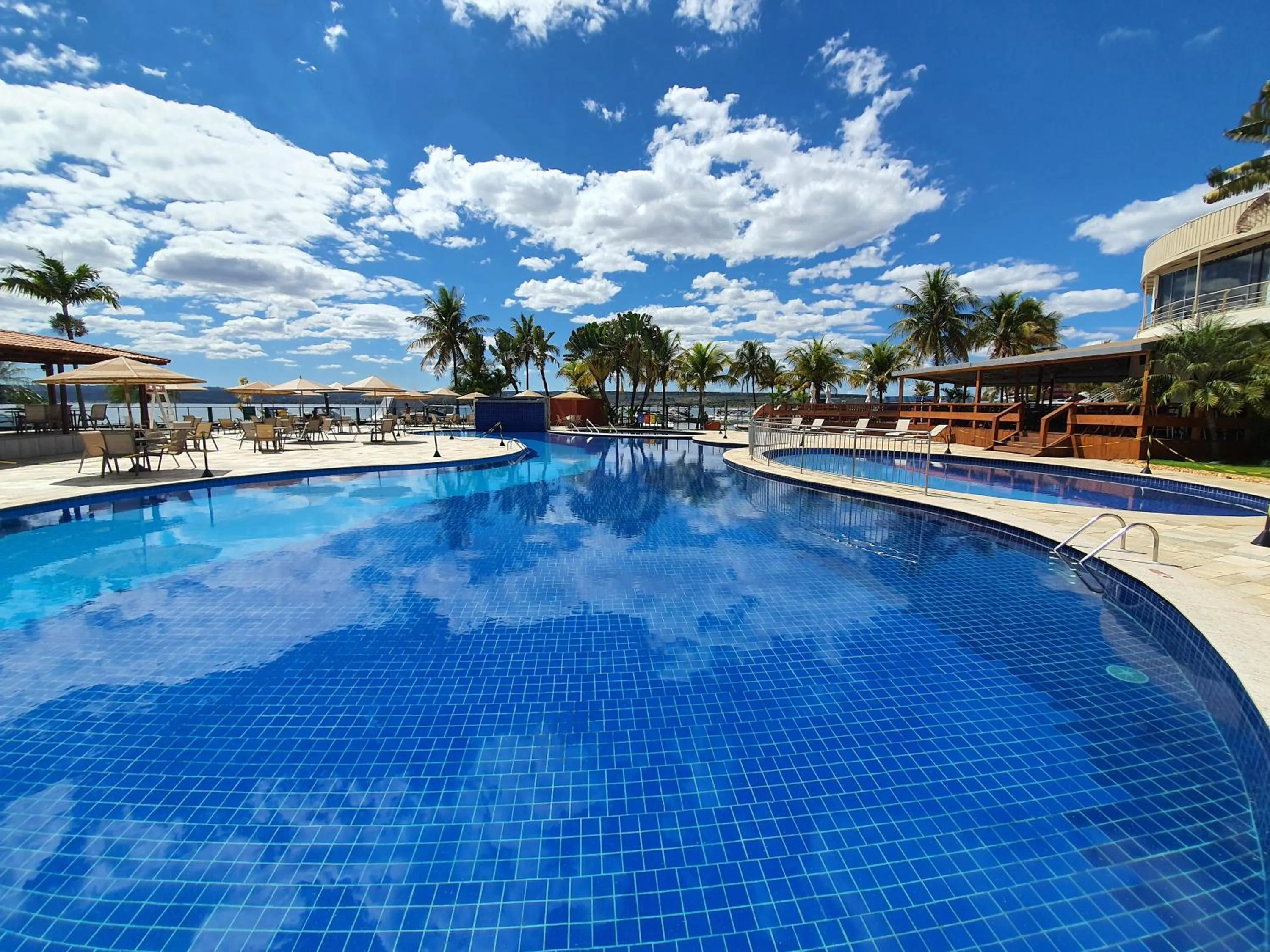 Swimming pool in LAKE SIDE - VISTA DO LAGO