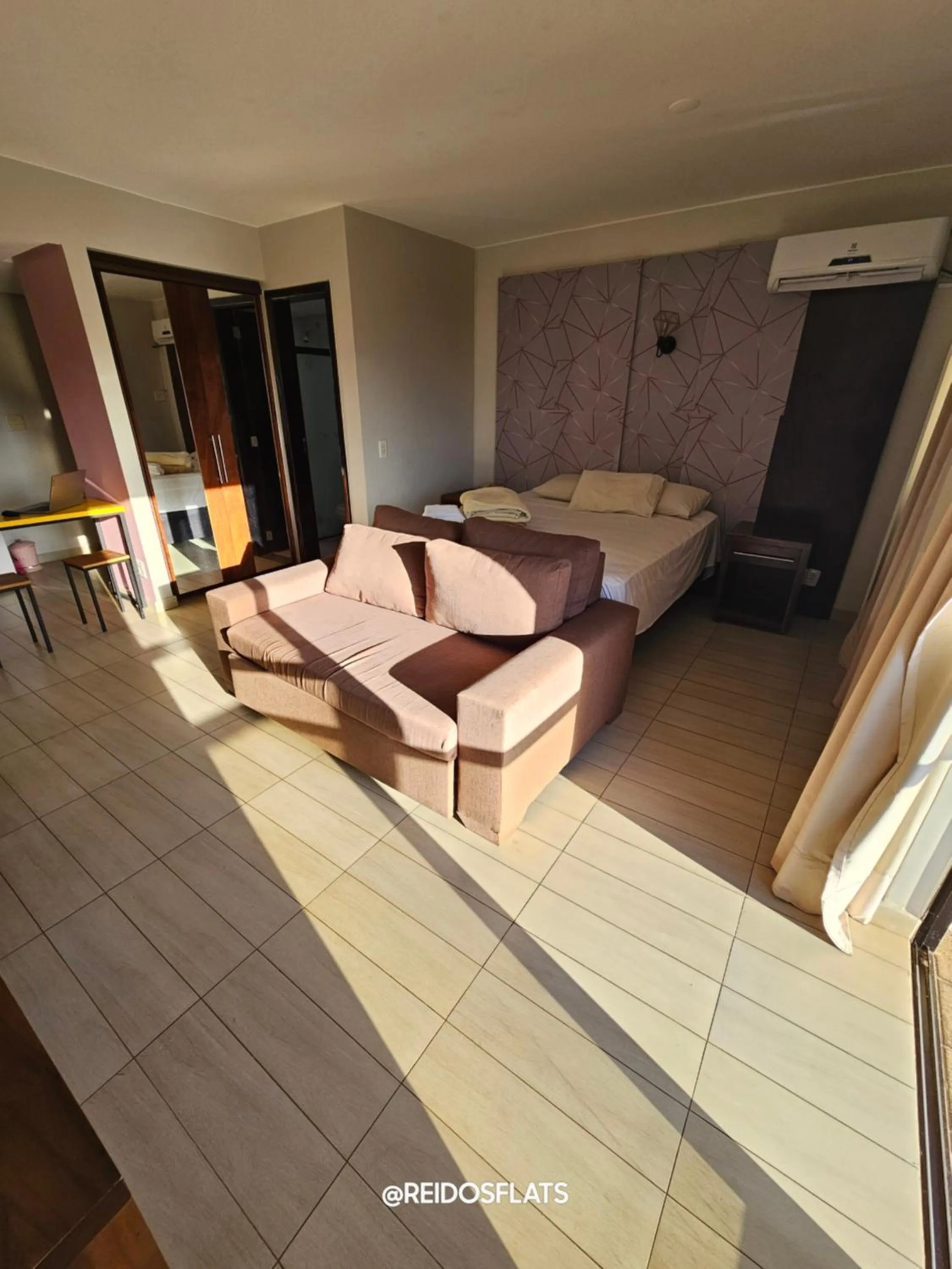 LAKE SIDE - VISTA DO LAGO