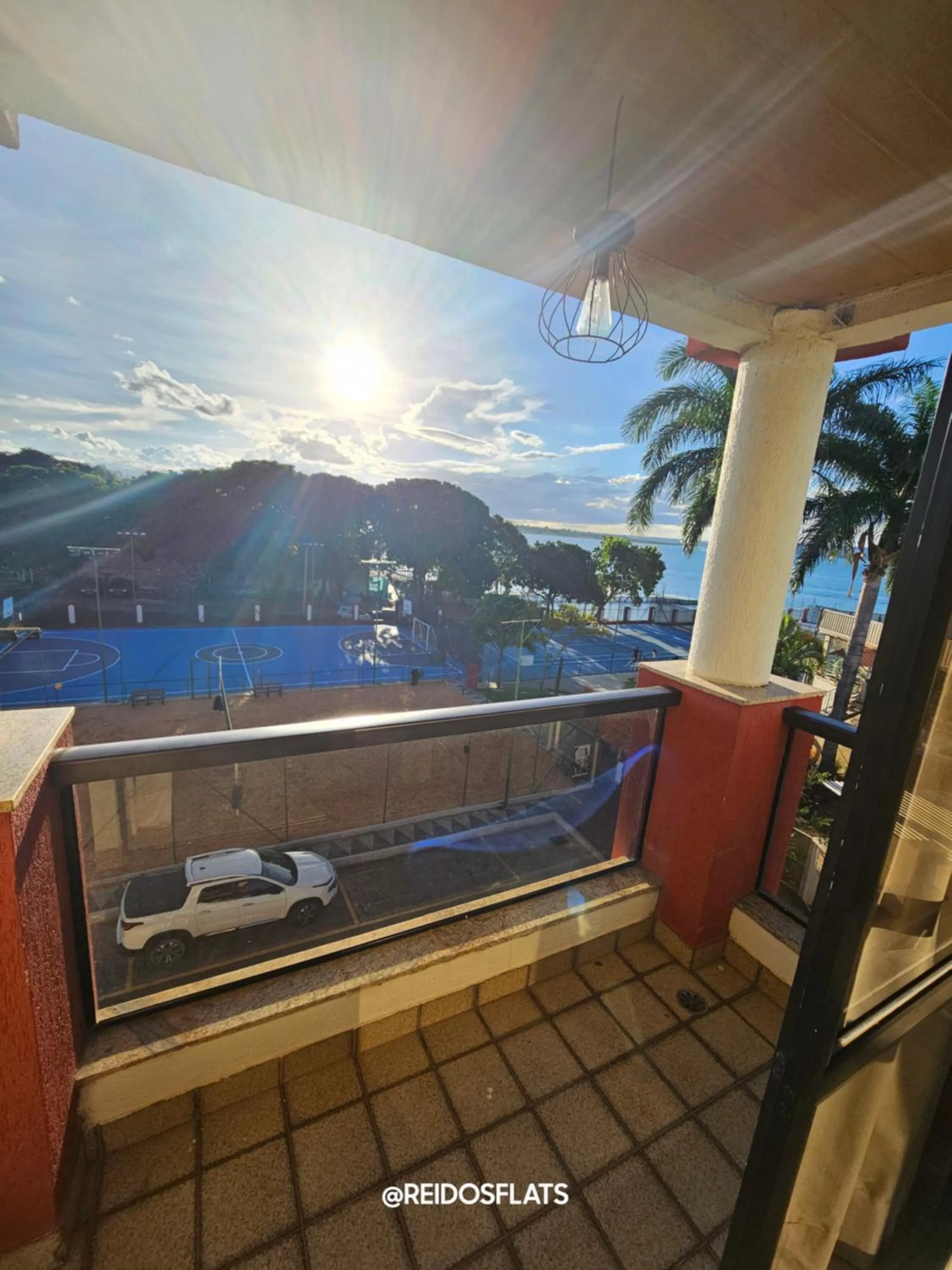 LAKE SIDE - VISTA DO LAGO