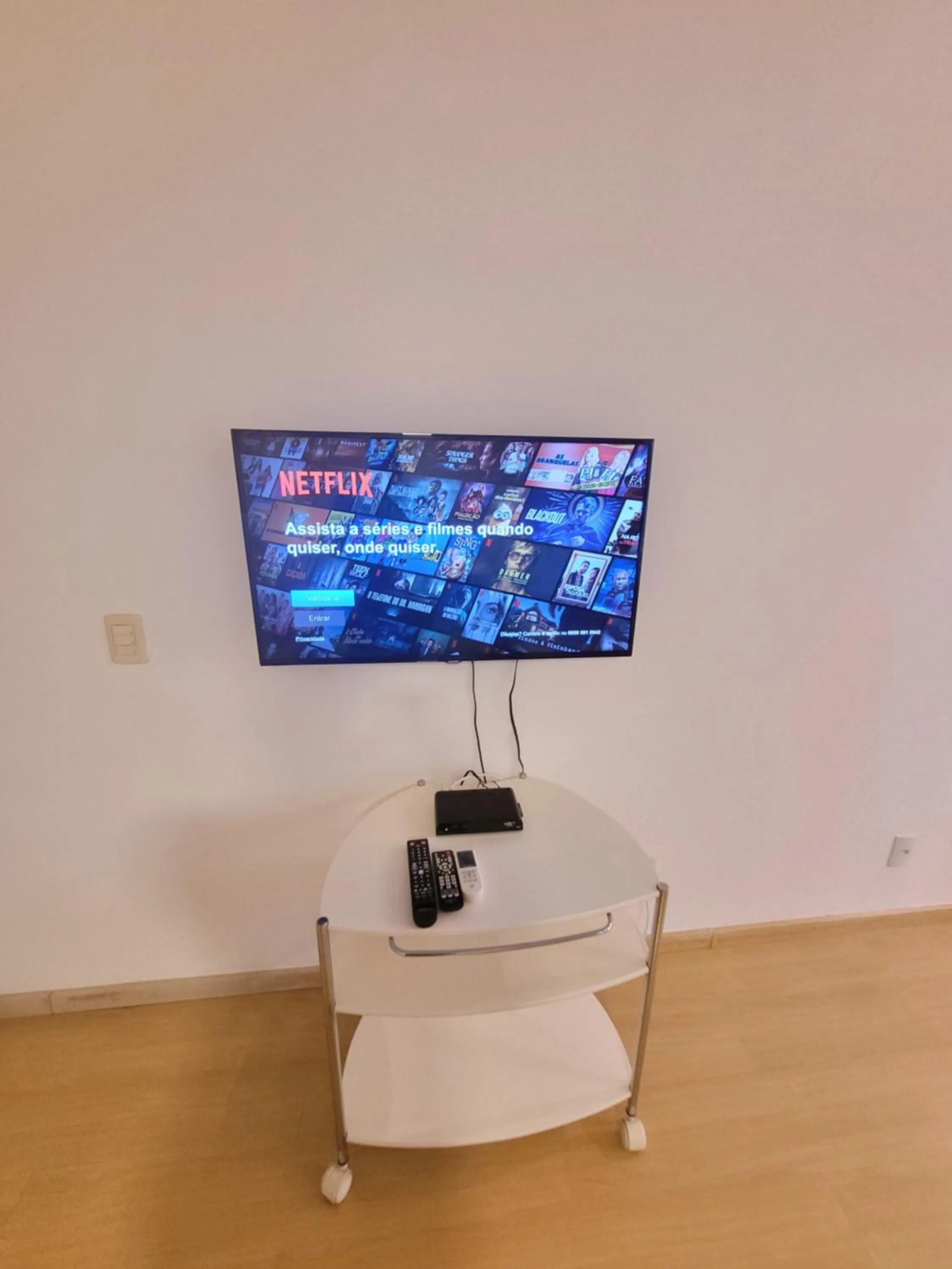 Communal lounge/ TV room in LAKE SIDE - VISTA DO LAGO