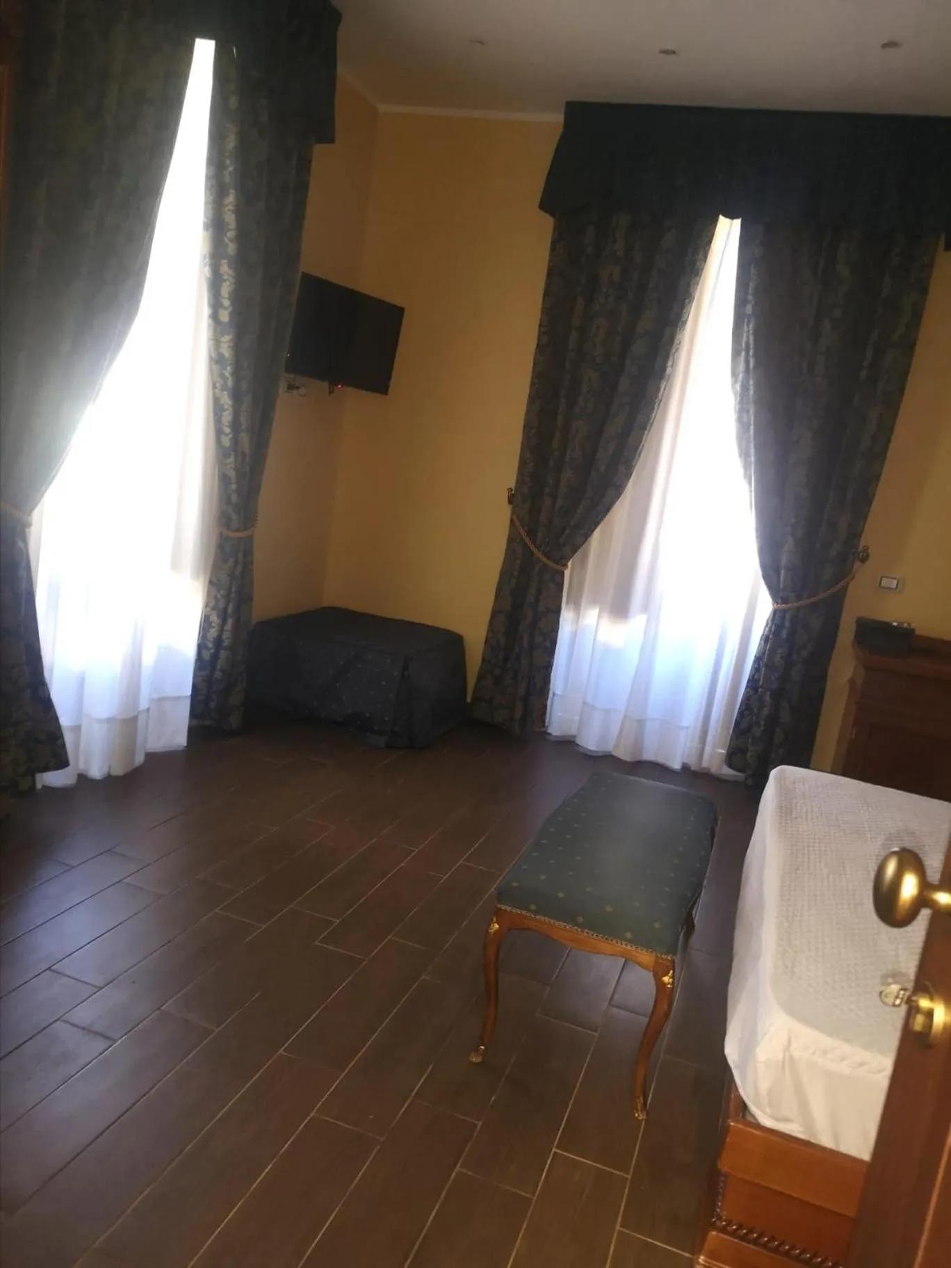 Photo of the whole room in la casa di romi