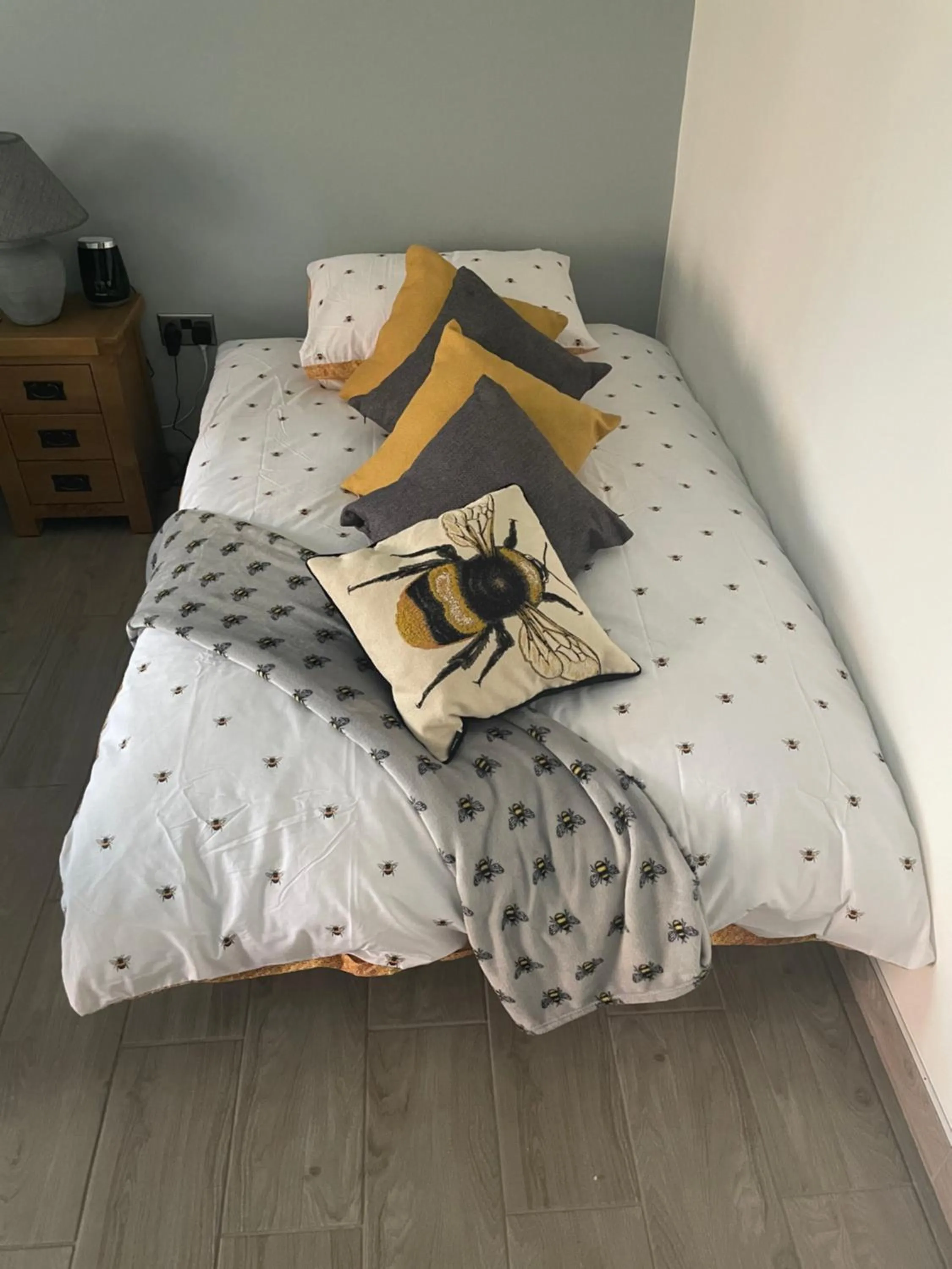 Bed in Bumble Barn Bed & Breakfast