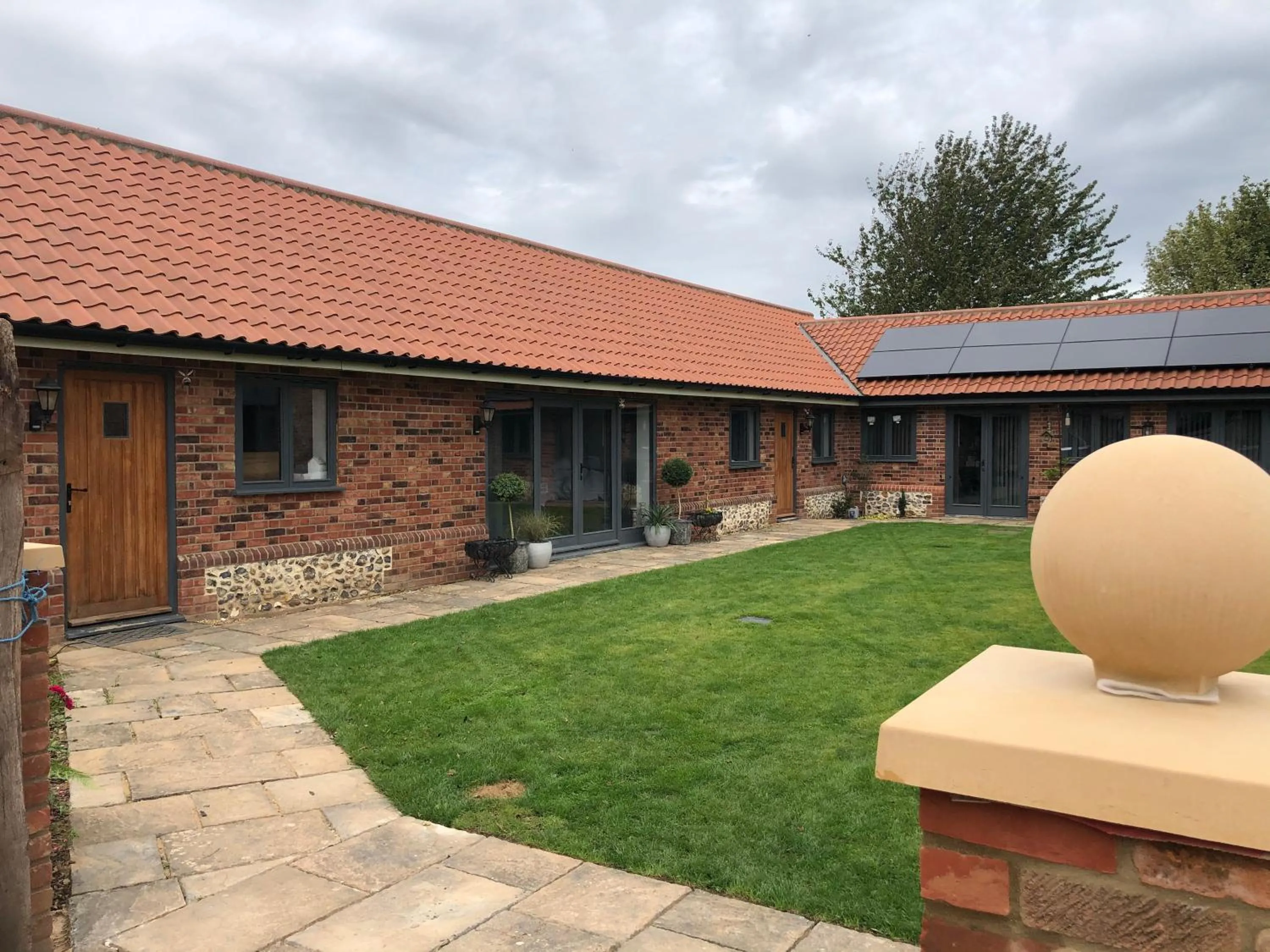 Property building in Bumble Barn Bed & Breakfast