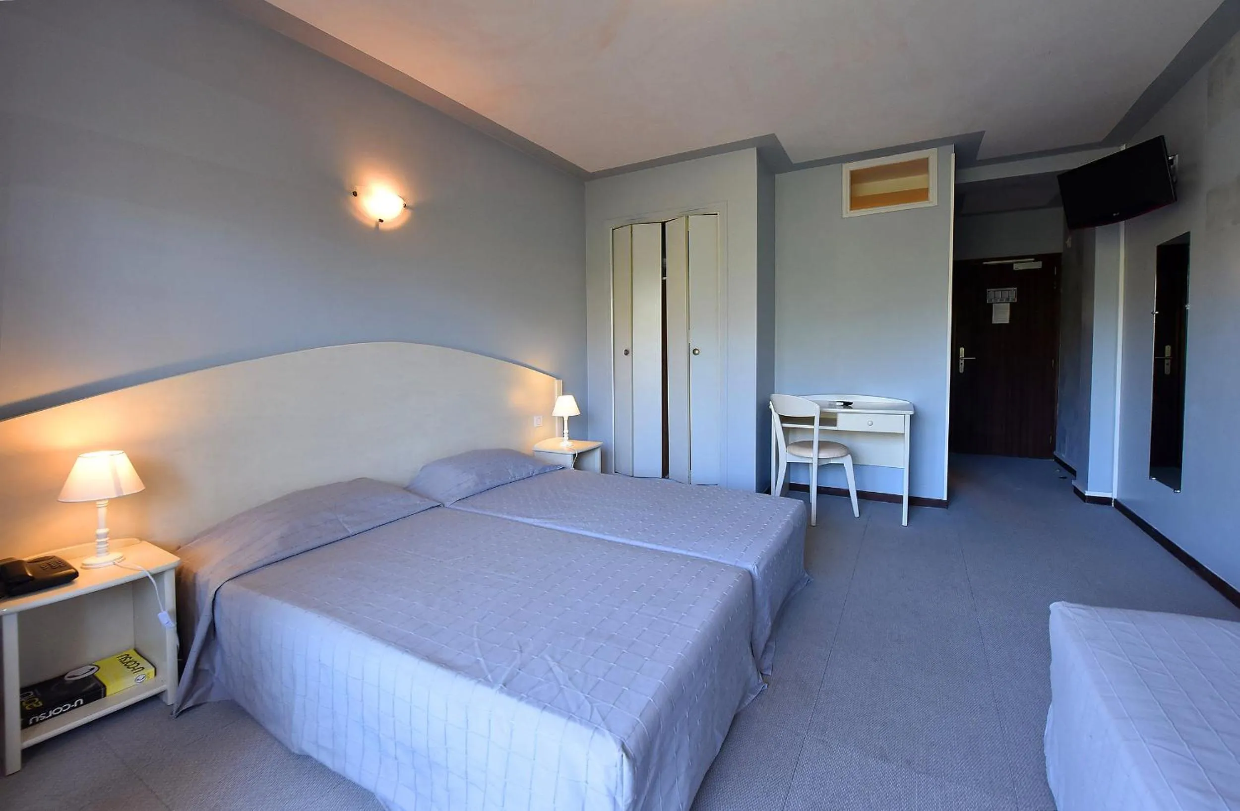 Double Room in Hotel Cyrnea