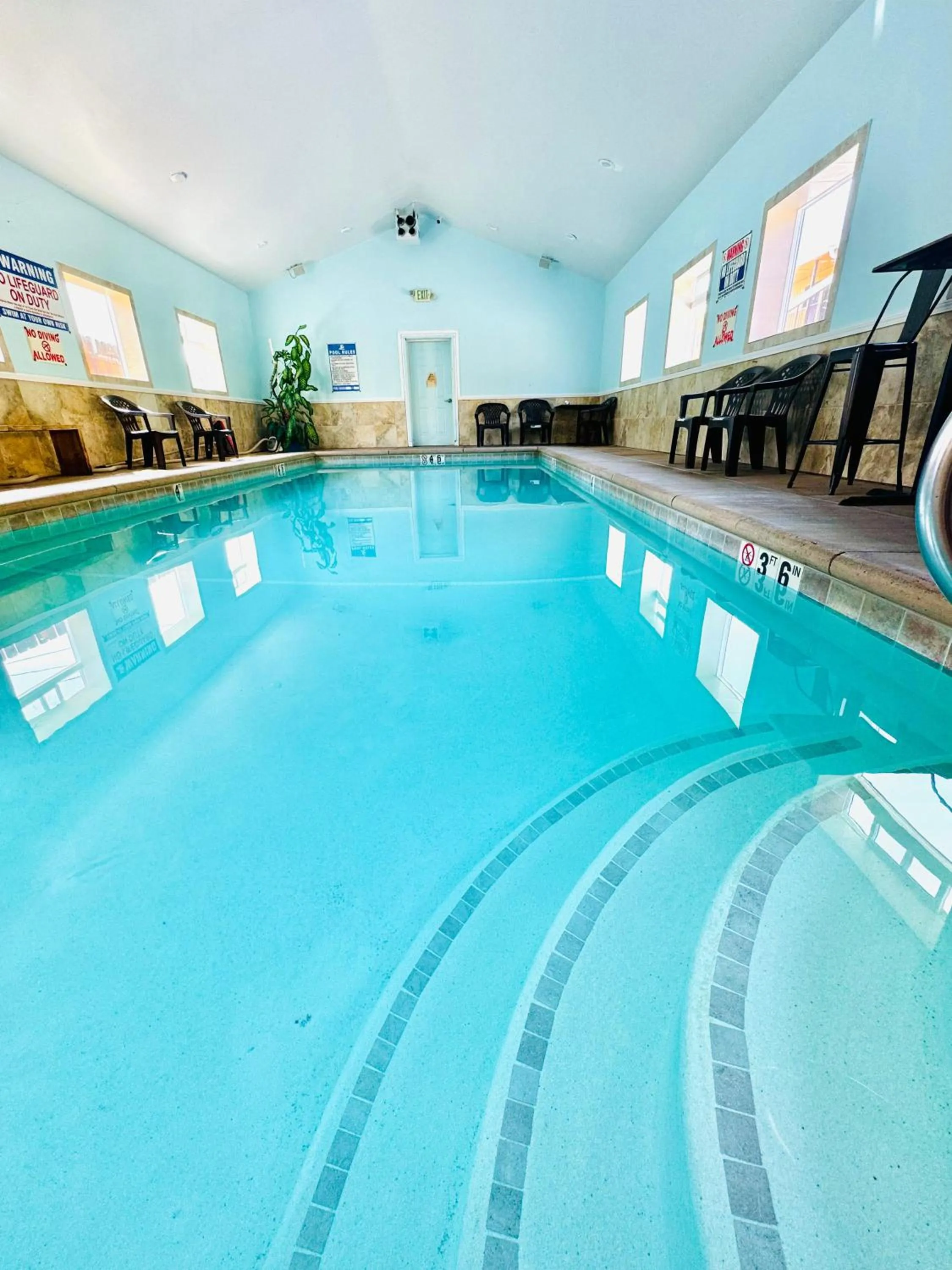 Pool view in Americas Best Value Inn