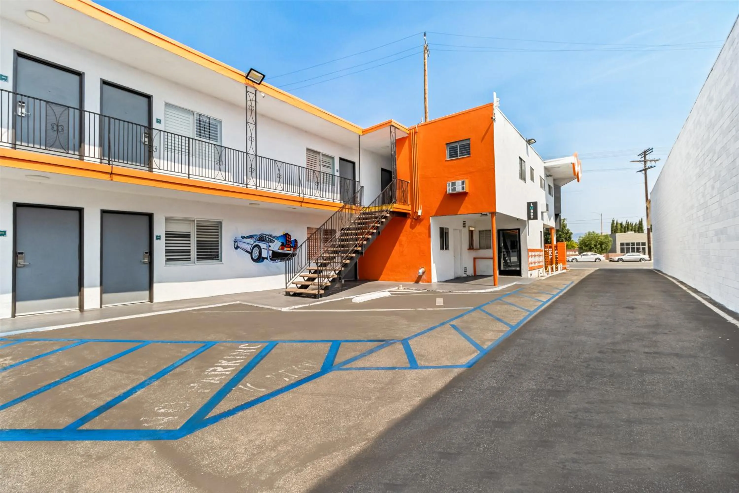 Property building in Rodeway Inn & Suites North Hollywood Burbank Airport - Universal Area