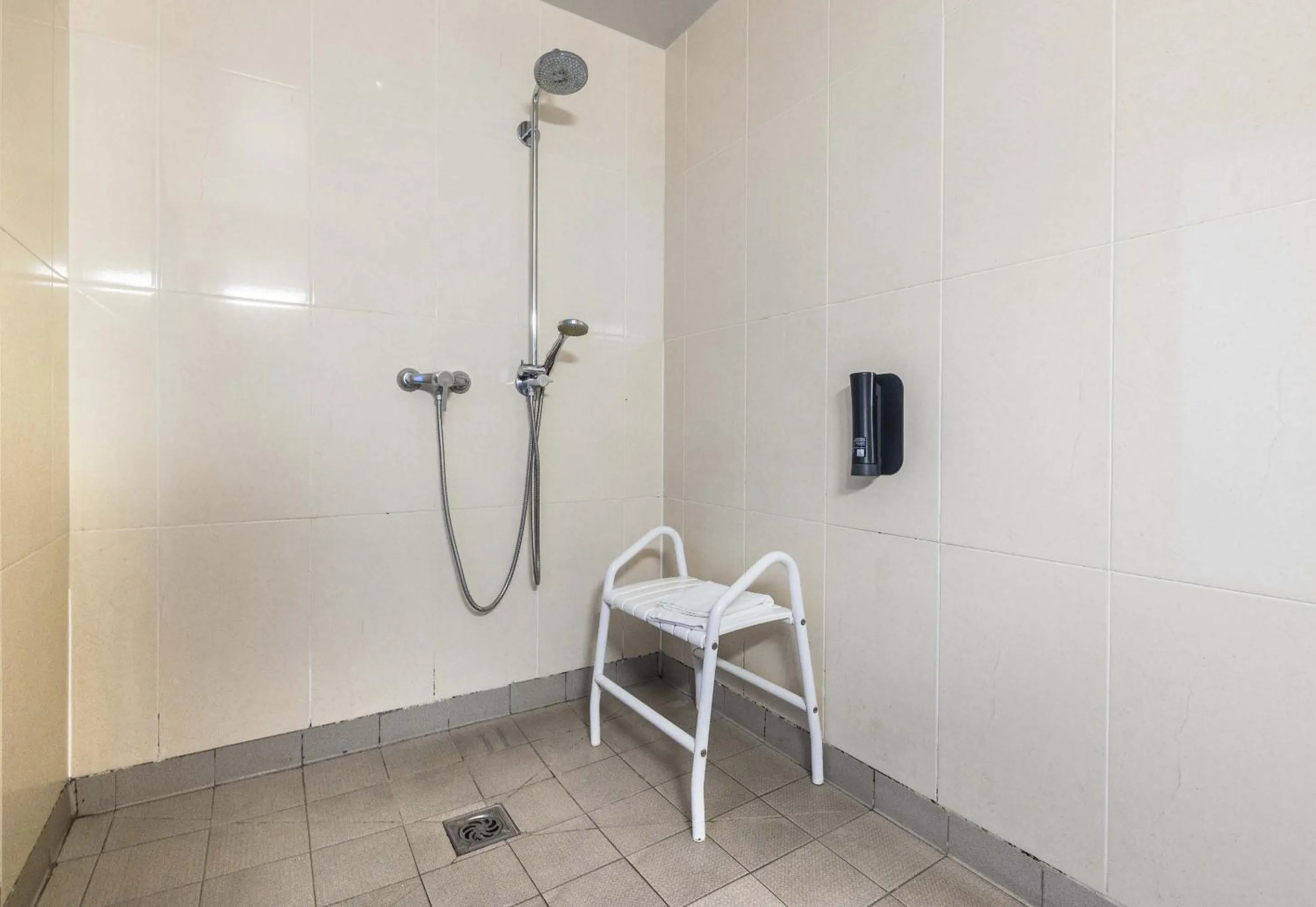 Bathroom in B&B HOTEL PERPIGNAN Nord Aéroport