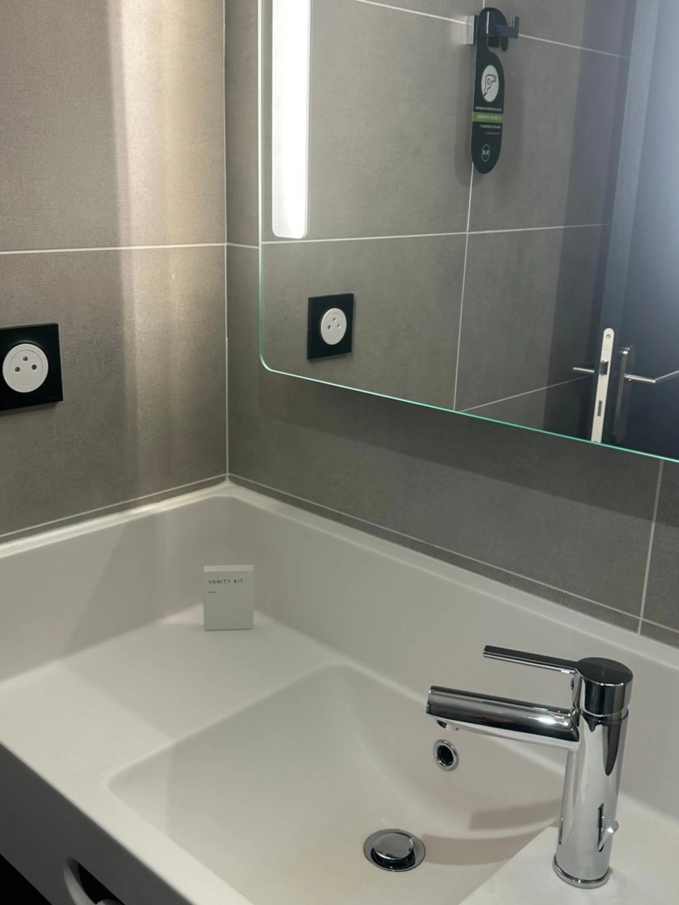 Bathroom in B&B HOTEL PERPIGNAN Nord Aéroport