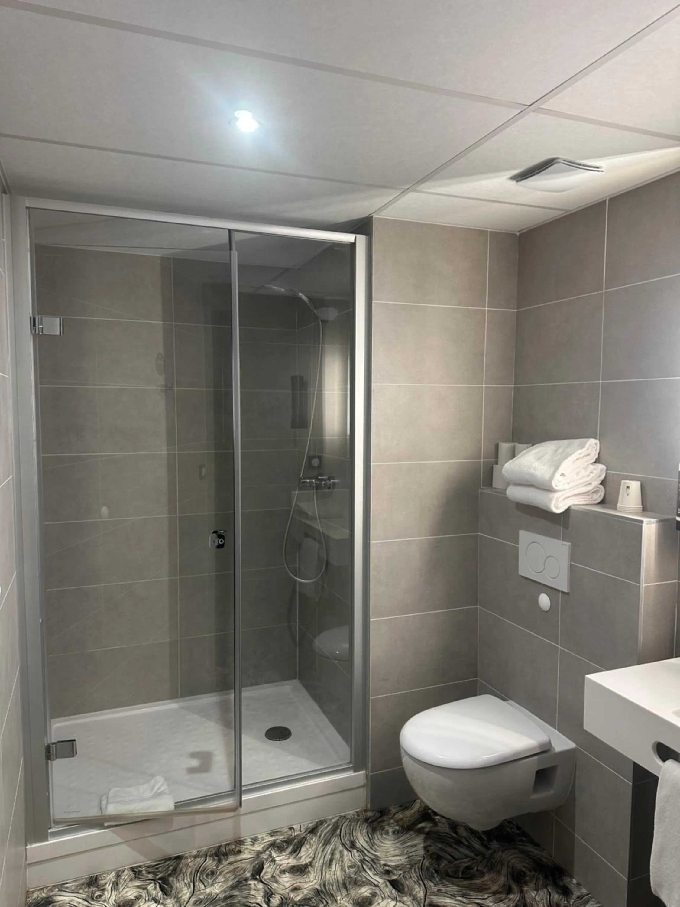 Shower in B&B HOTEL PERPIGNAN Nord Aéroport