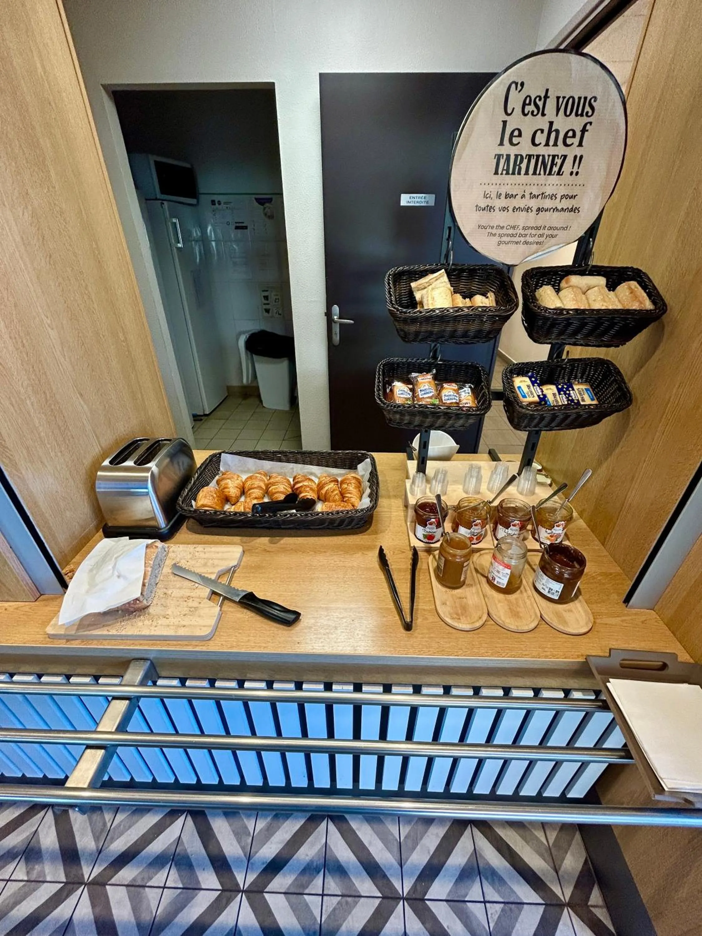 Breakfast in B&B HOTEL PERPIGNAN Nord Aéroport