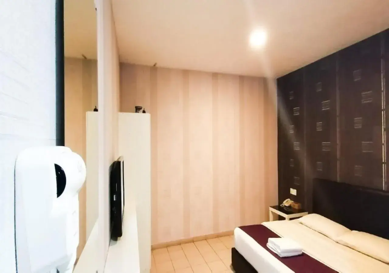 Standard King Room in Biz Hotel Standard King Room in Biz Hotel