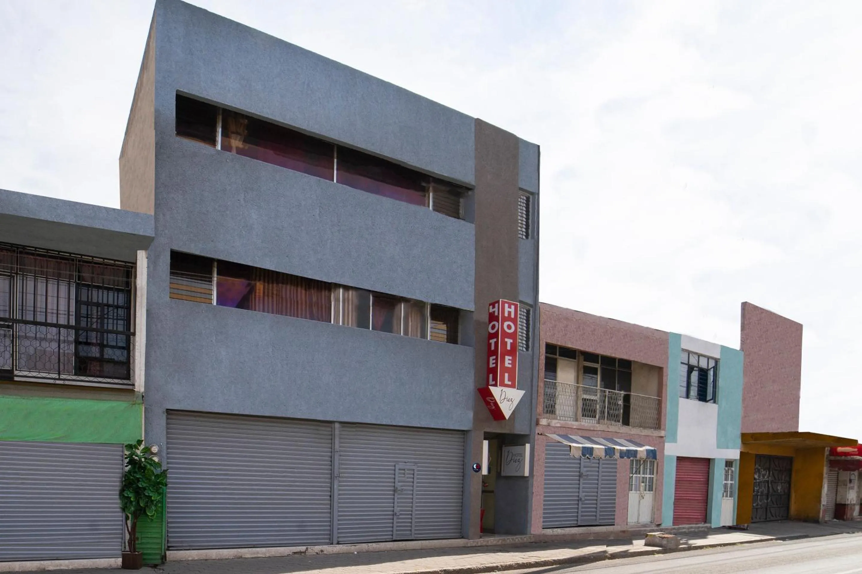 Facade/entrance in Capital O Hotel Diez