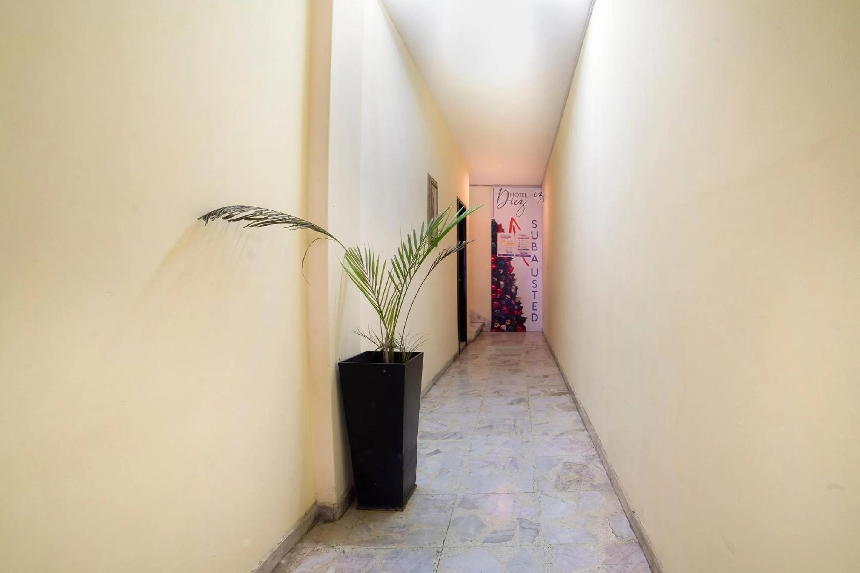 Lobby or reception in Capital O Hotel Diez