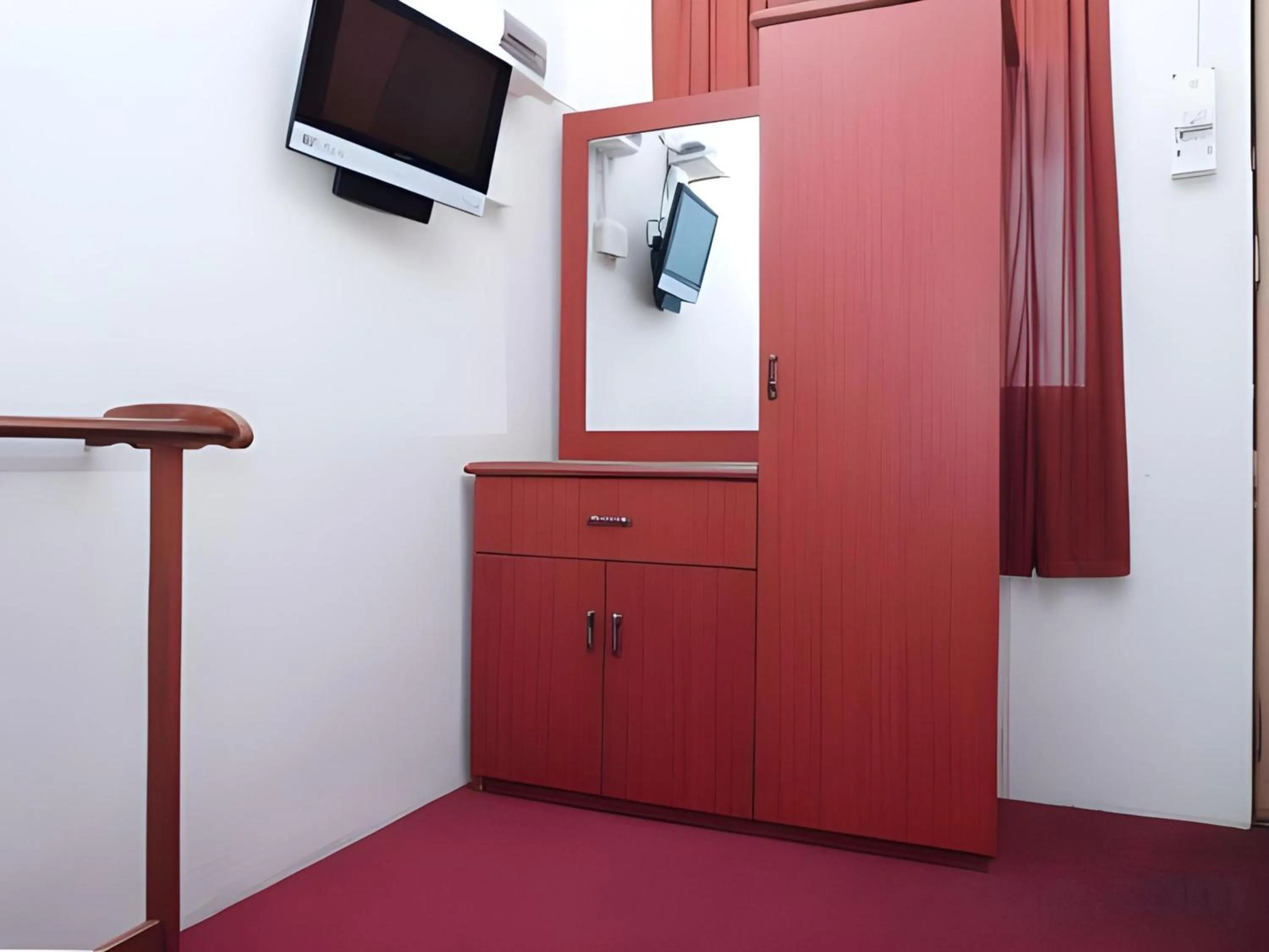 TV and multimedia in Hotel O Bari Indah Beach Resort