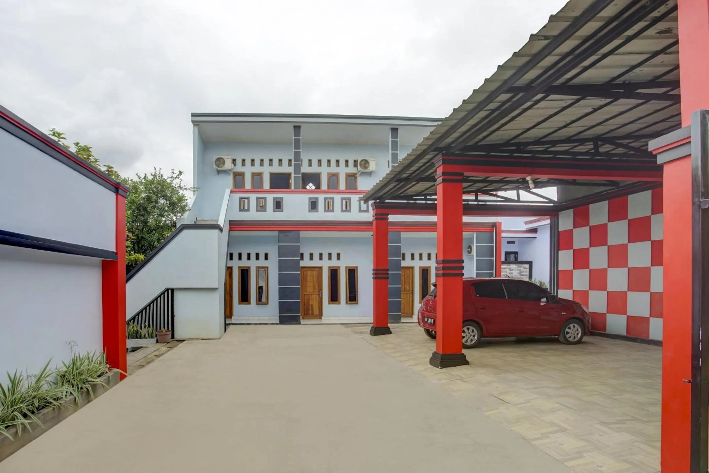 Facade/entrance in OYO Life 3982 Azka Homestay Syariah