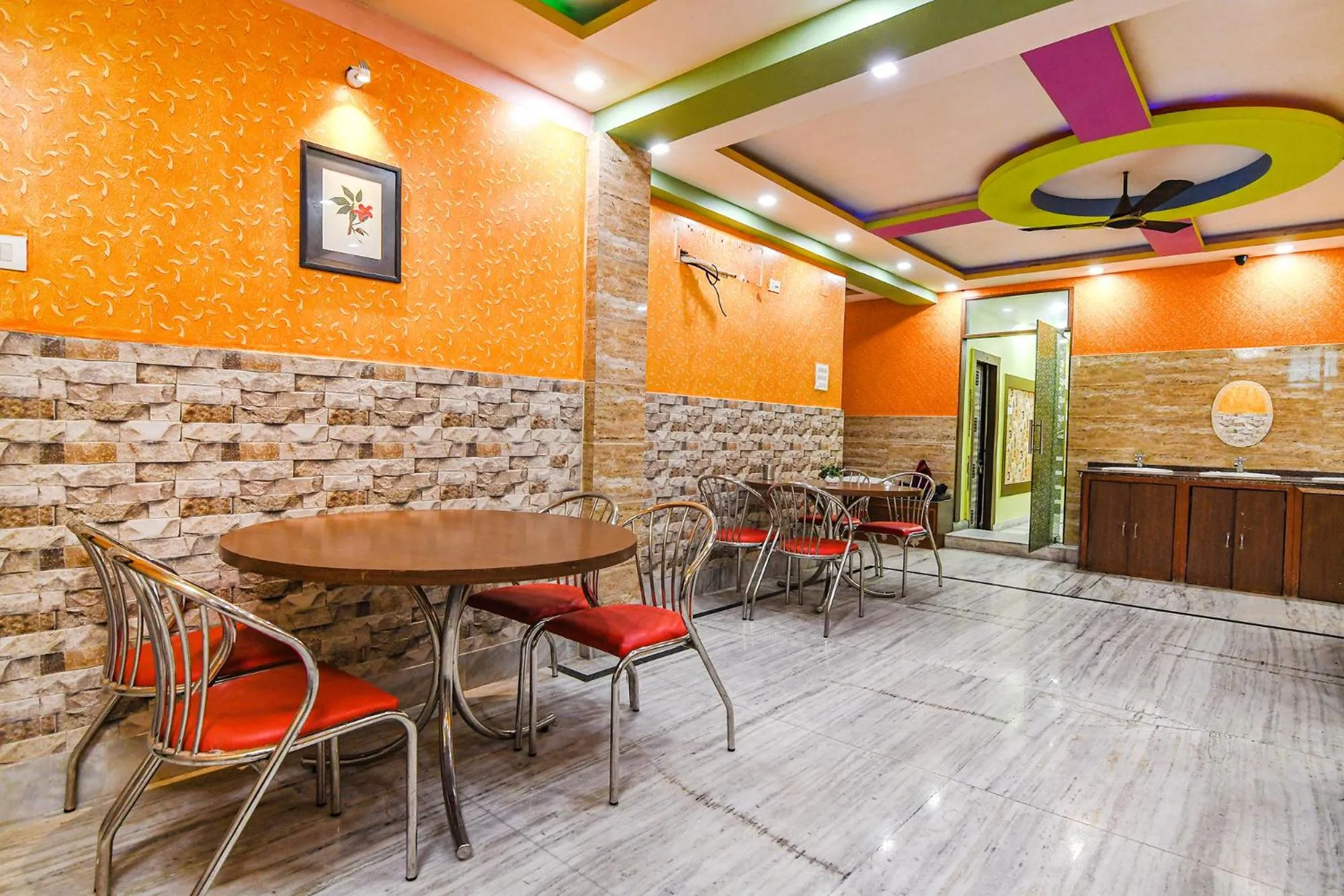 Restaurant/places to eat in FabExpress Nest - Nr Park Street Metro Station