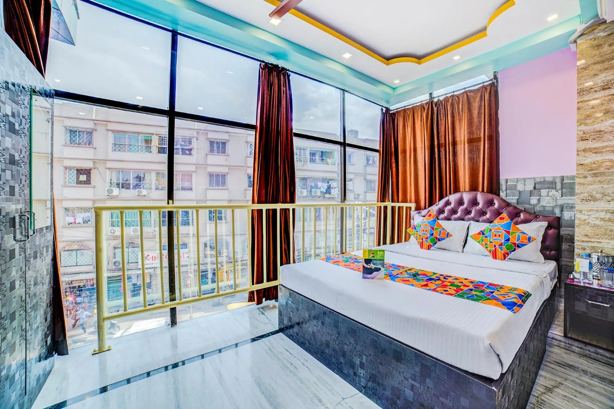 Bed in FabExpress Nest - Nr Park Street Metro Station