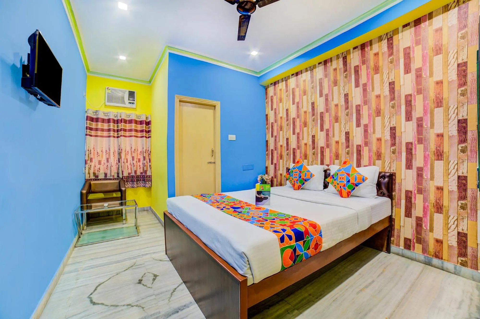 Bed in FabExpress Nest - Nr Park Street Metro Station