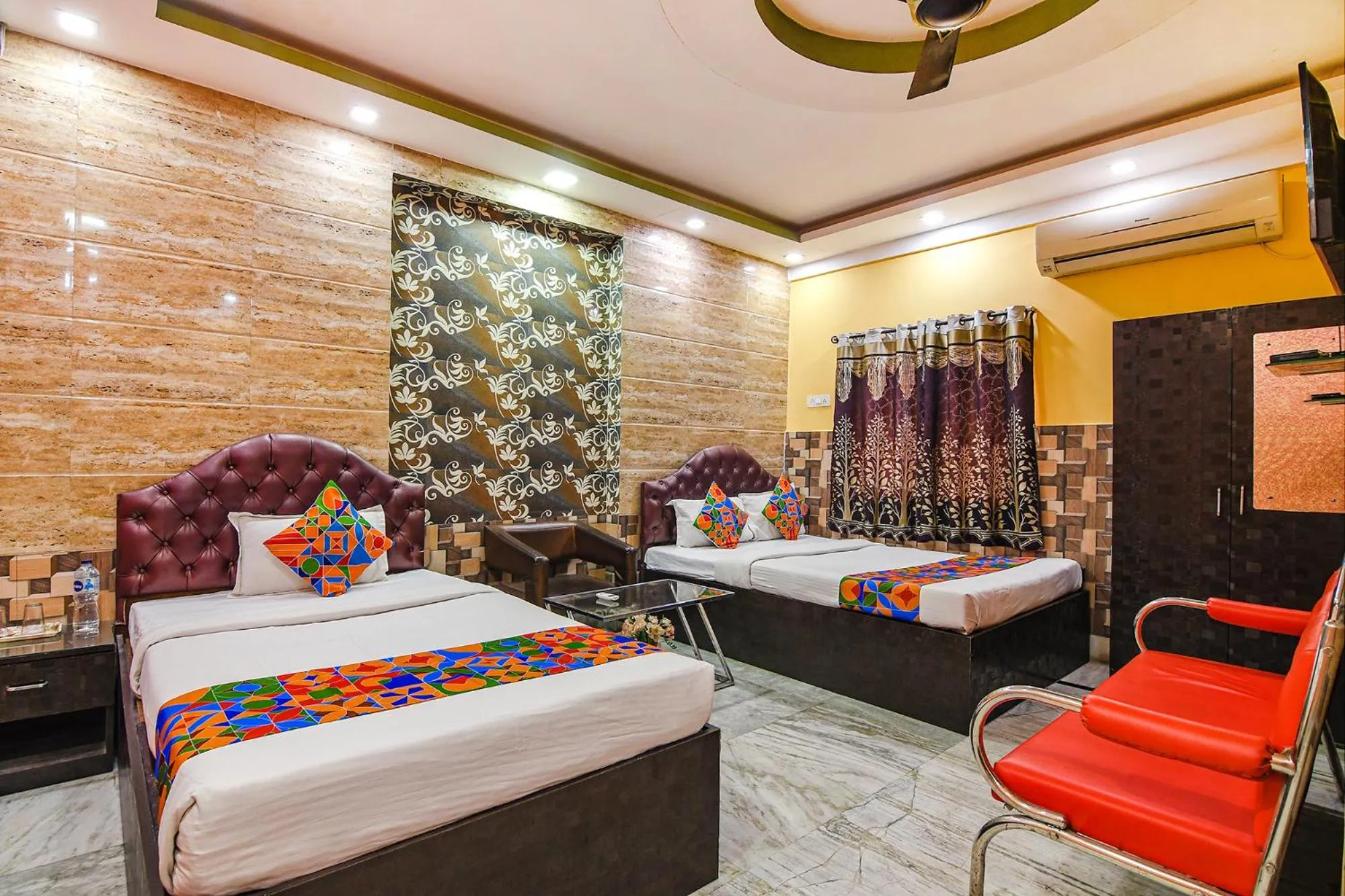 Bed in FabExpress Nest - Nr Park Street Metro Station