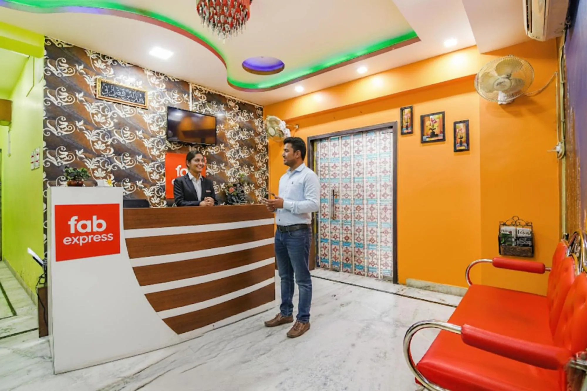 Lobby or reception in FabExpress Nest - Nr Park Street Metro Station