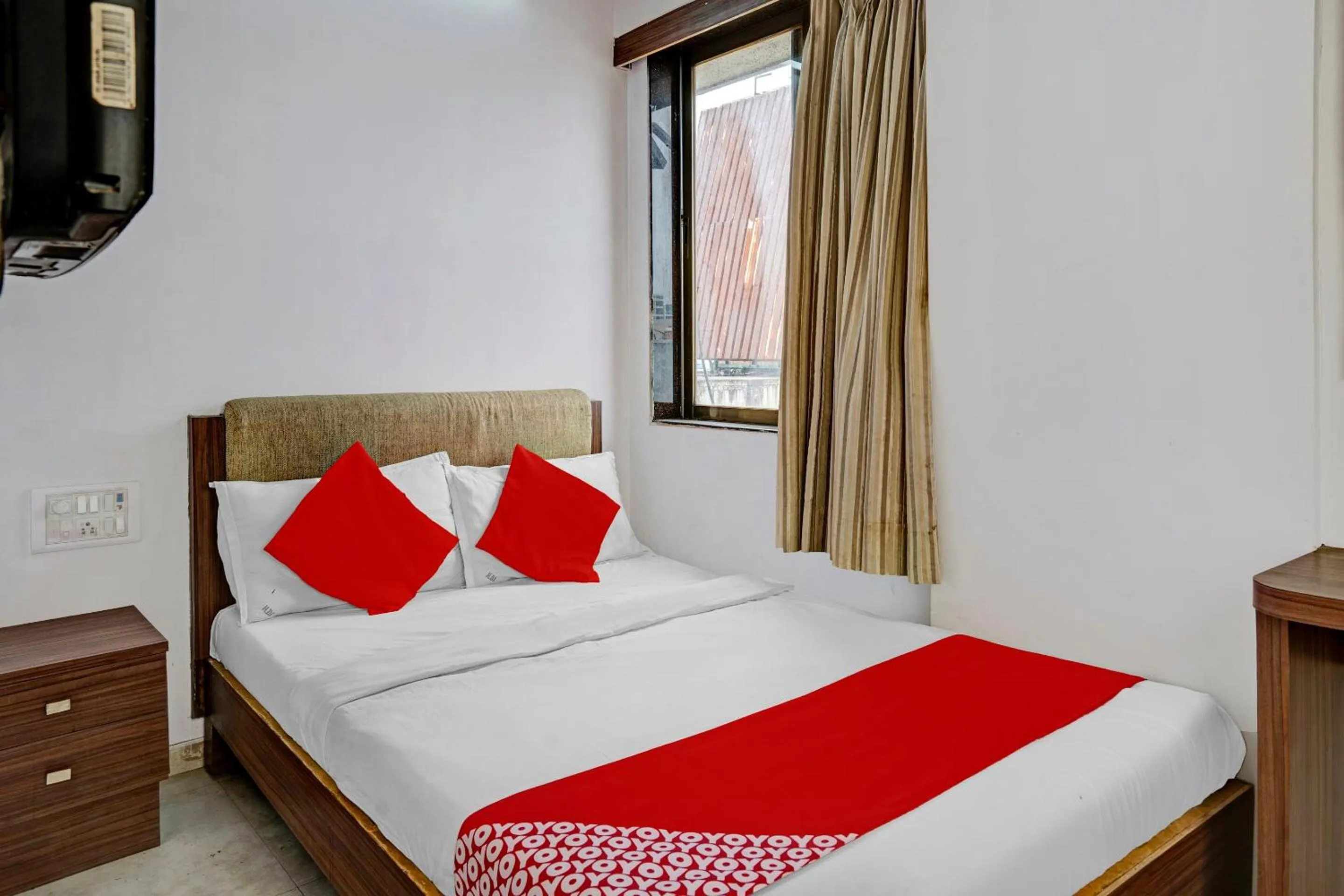 Bedroom, Bed in Hotel O Delight Inn Near Andheri Railway Station