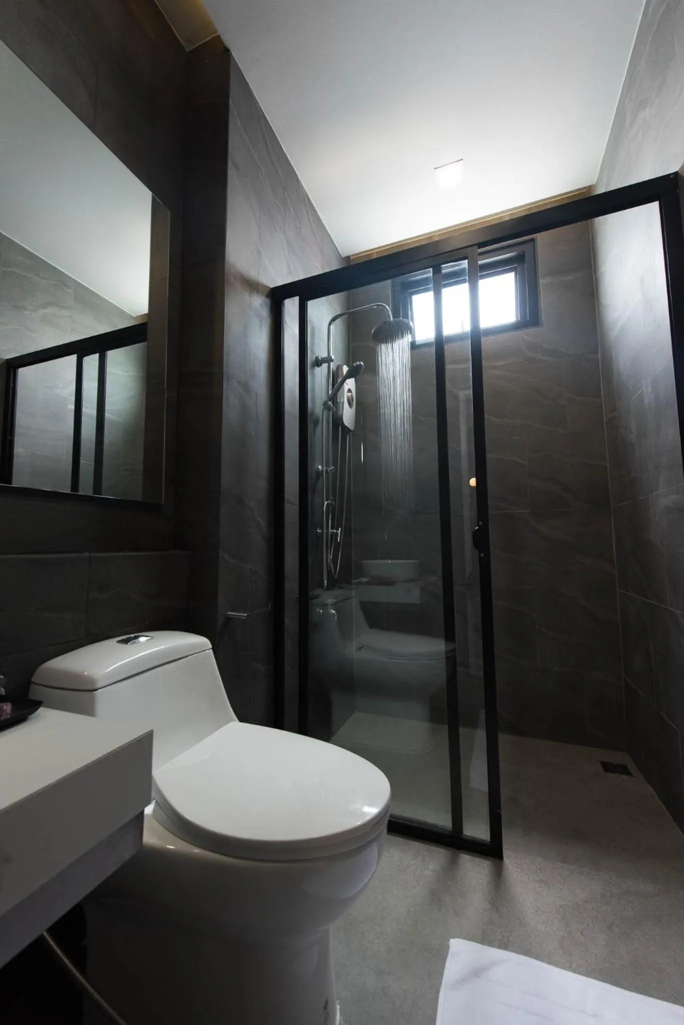 Shower in Qlosest Hotel