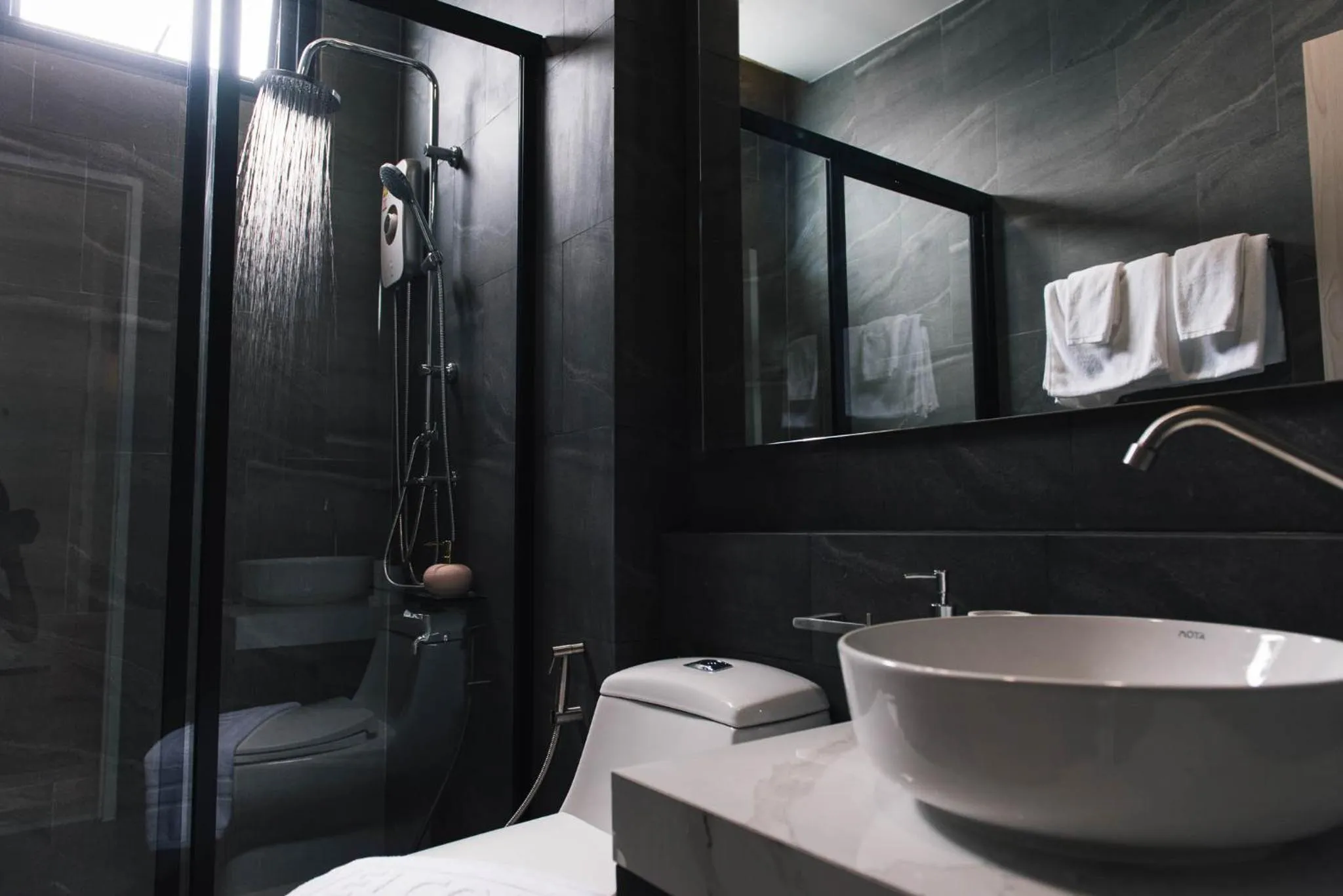 Shower in Qlosest Hotel