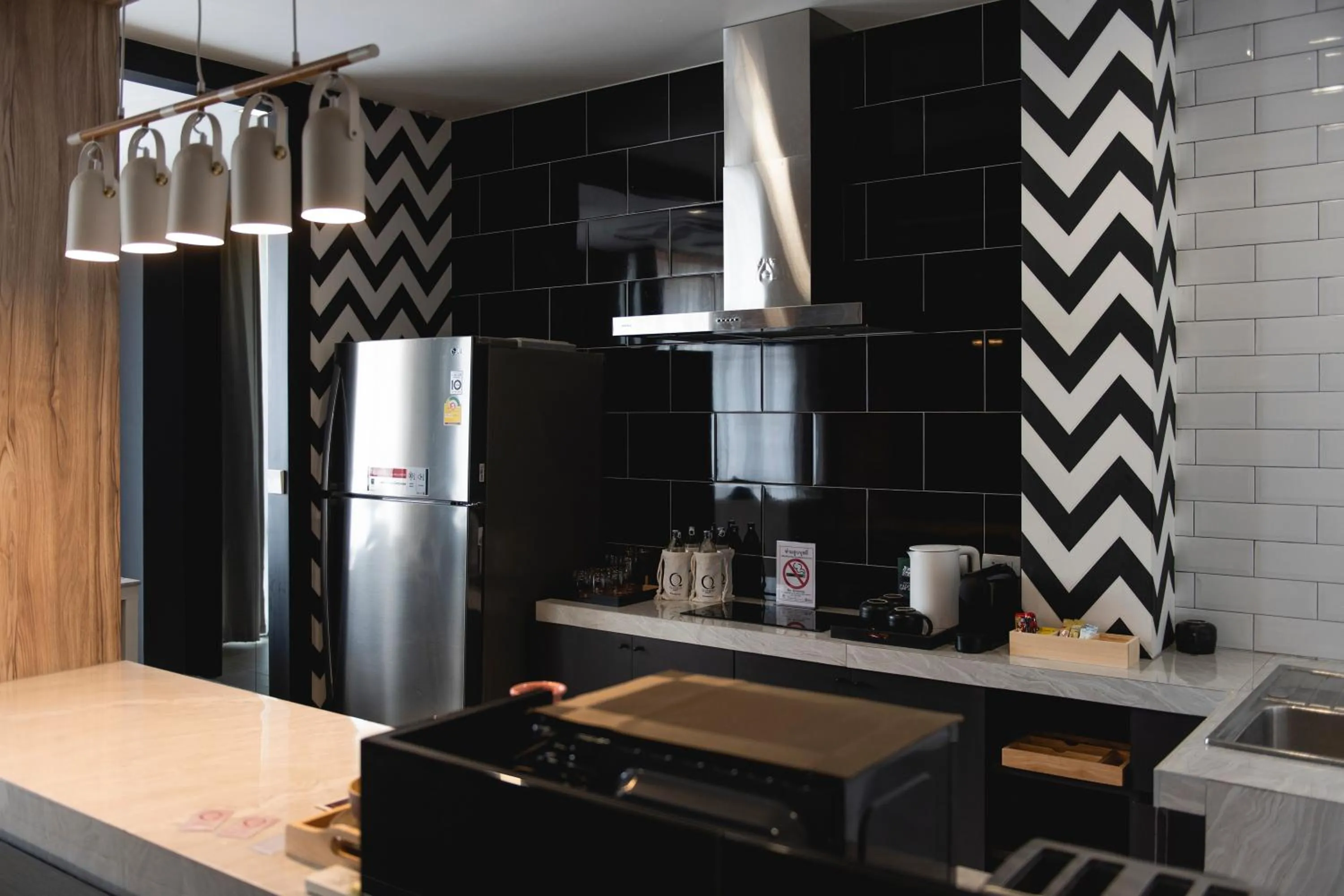 Kitchen or kitchenette in Qlosest Hotel